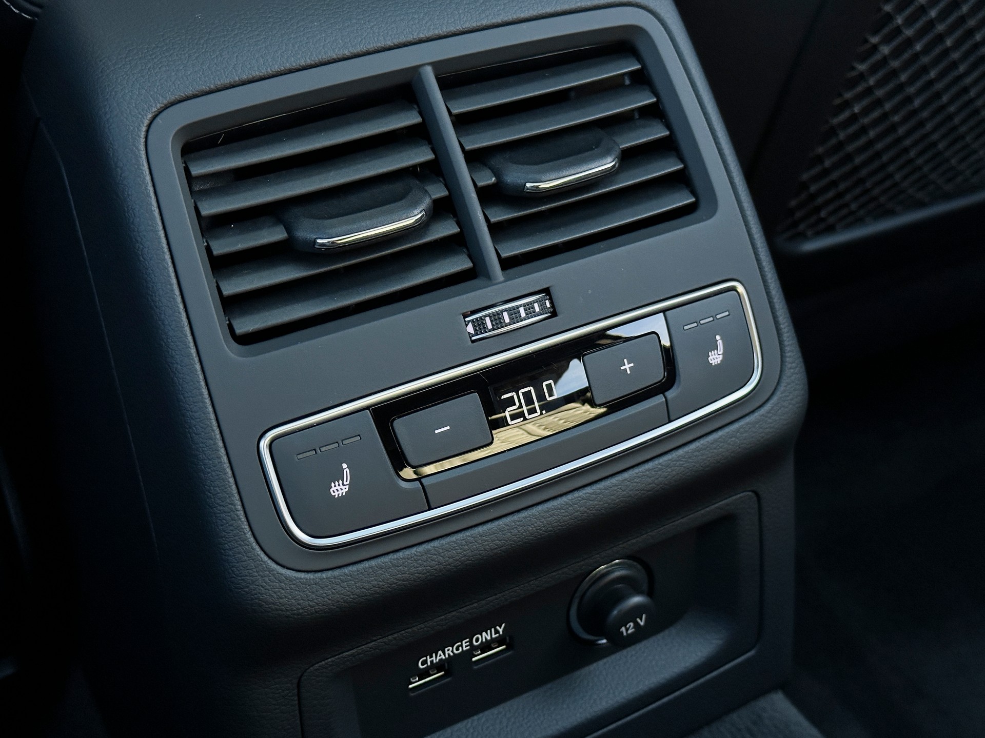 AUDI RS4 Avant quattro tiptronic-image-24