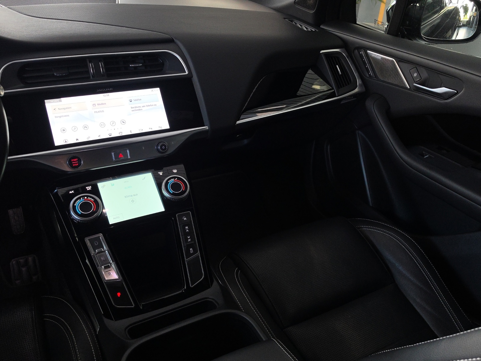 JAGUAR I-Pace EV400 SE AWD-image-13