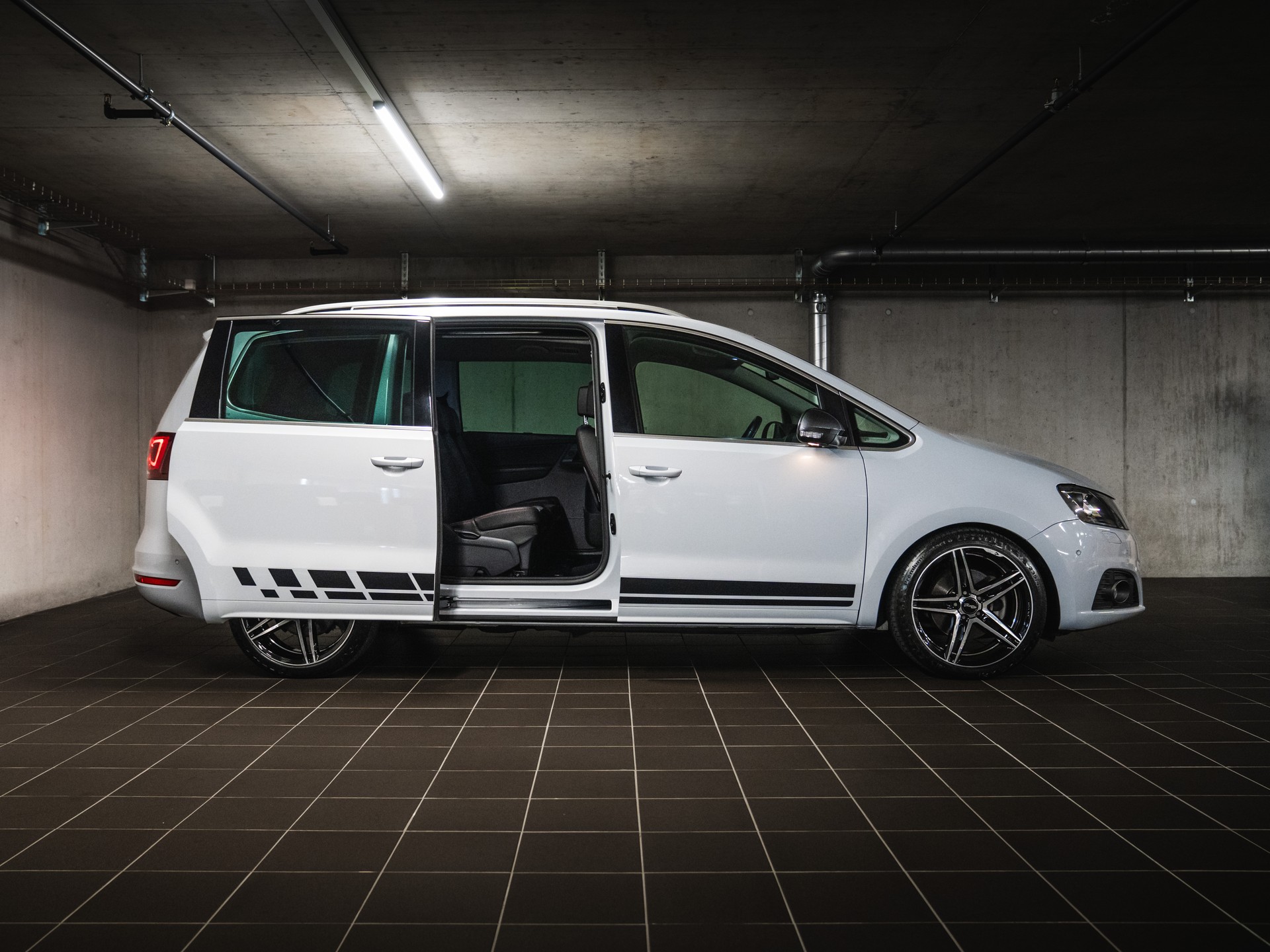 SEAT Alhambra 2.0 TDI 4Drive SWISS FR-image-3