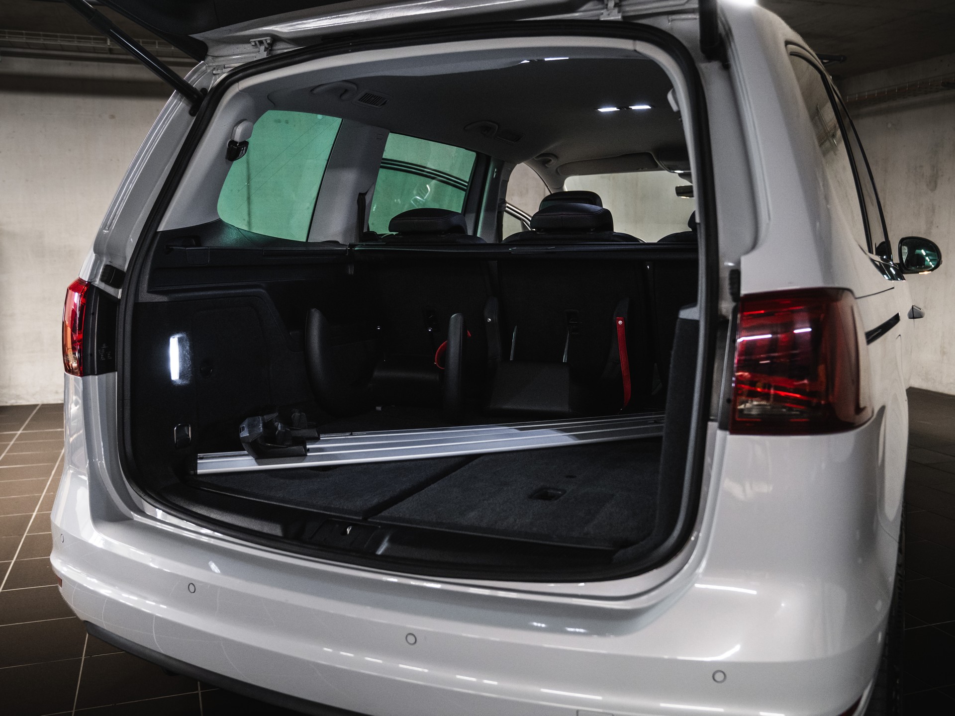 SEAT Alhambra 2.0 TDI 4Drive SWISS FR-image-14