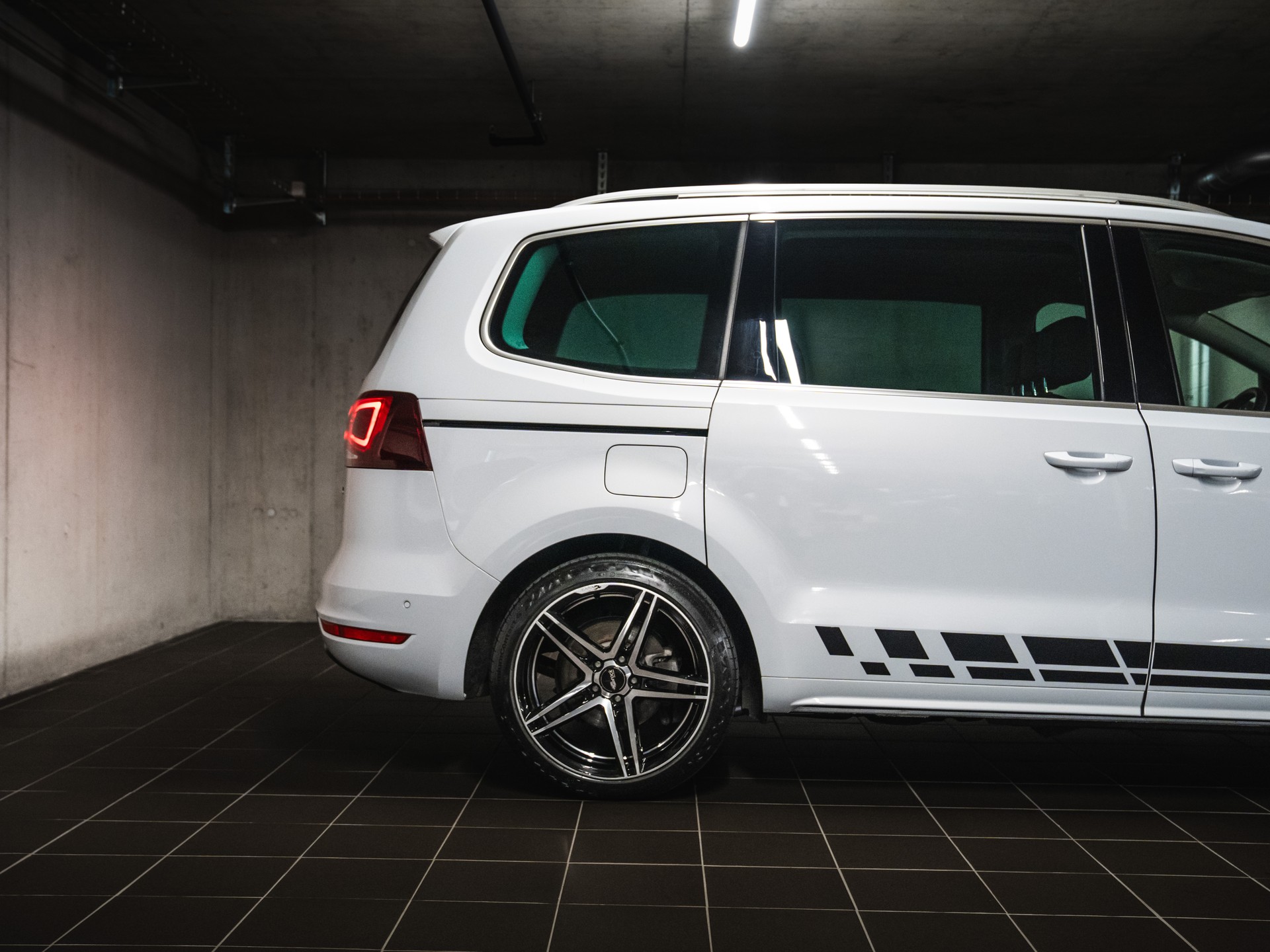 SEAT Alhambra 2.0 TDI 4Drive SWISS FR-image-2