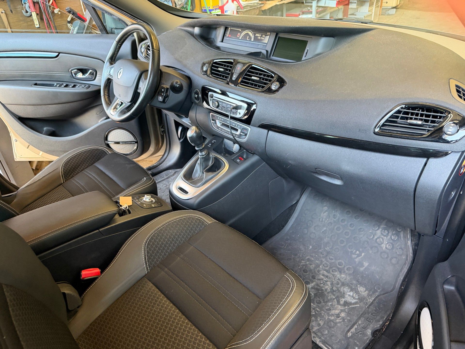 RENAULT Scénic 1.2 16V Turbo Bose Edition-image-8
