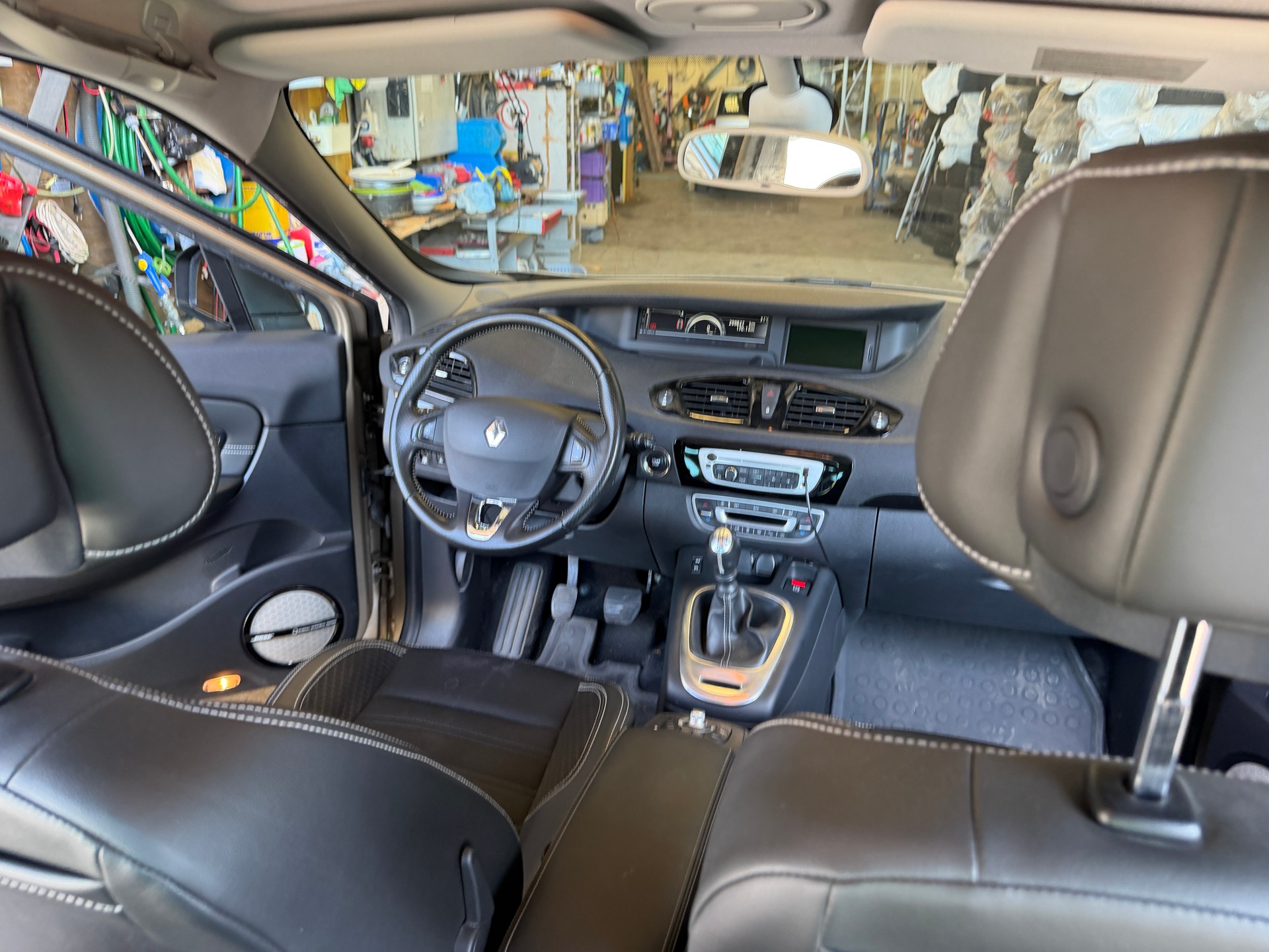 RENAULT Scénic 1.2 16V Turbo Bose Edition-image-10