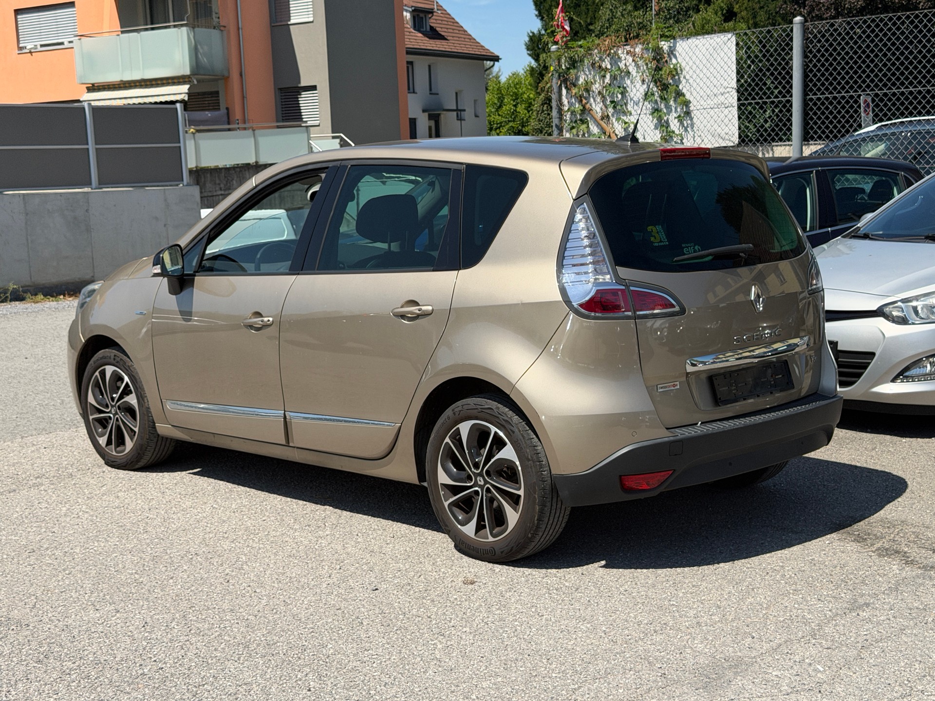 RENAULT Scénic 1.2 16V Turbo Bose Edition-image-11