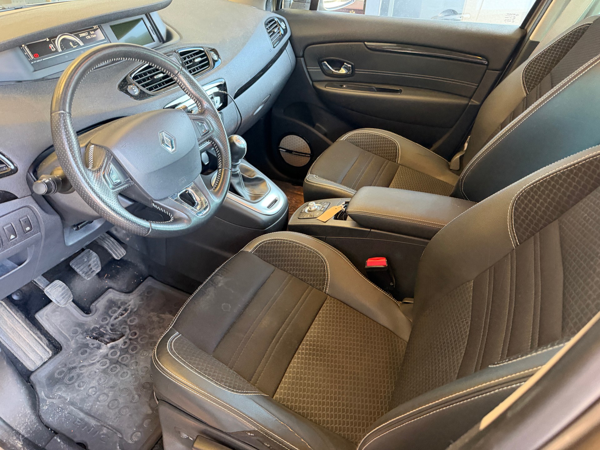 RENAULT Scénic 1.2 16V Turbo Bose Edition-image-7