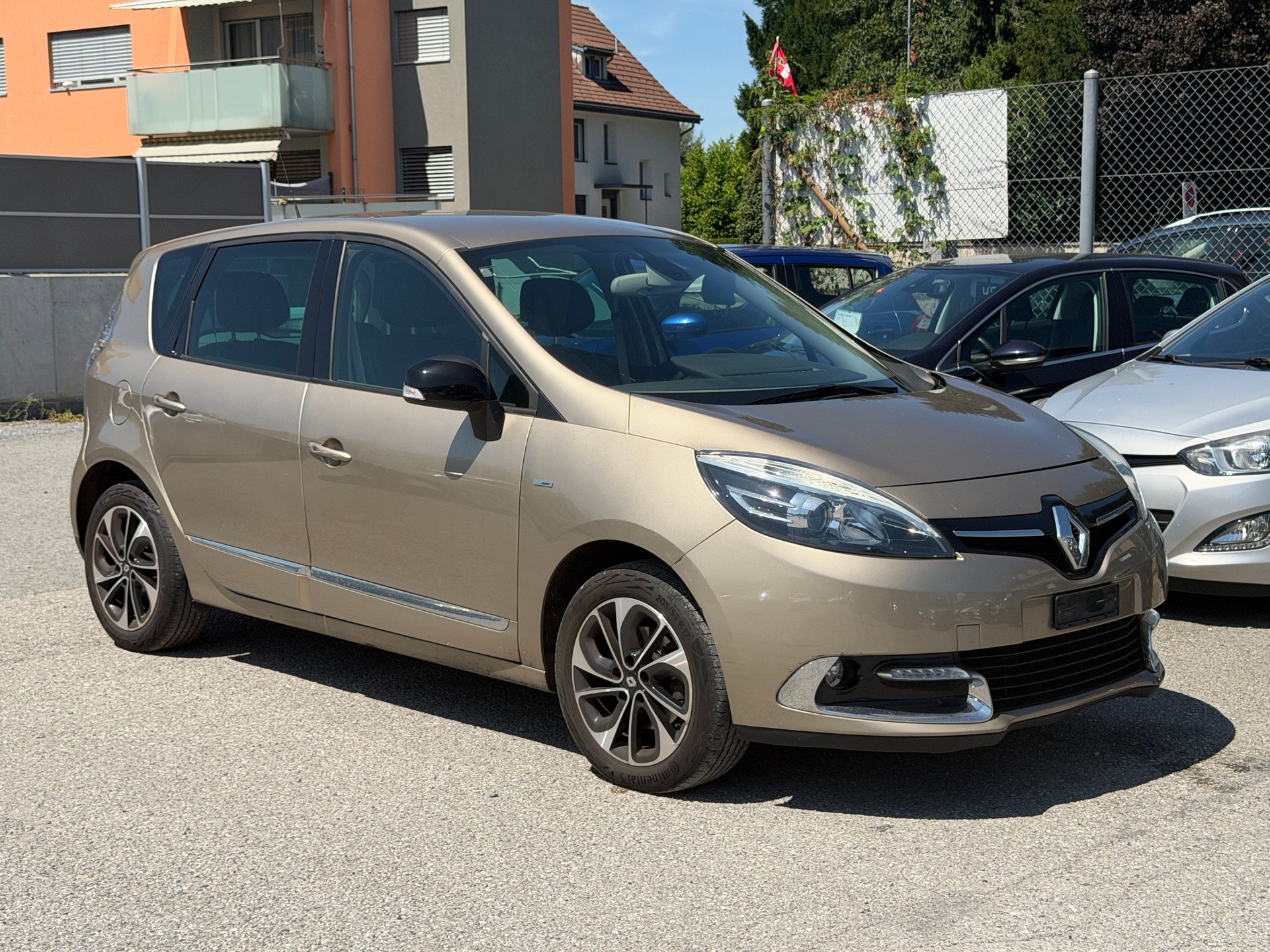 RENAULT Scénic 1.2 16V Turbo Bose Edition-image-4