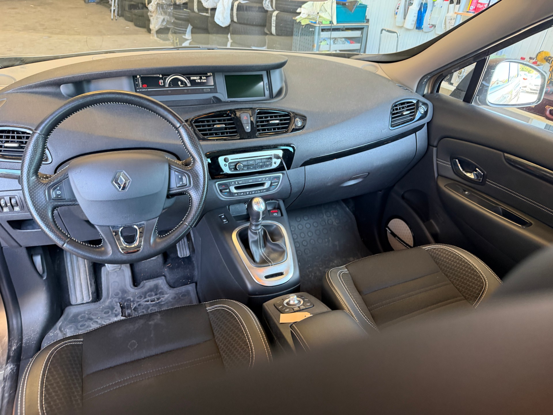 RENAULT Scénic 1.2 16V Turbo Bose Edition-image-5