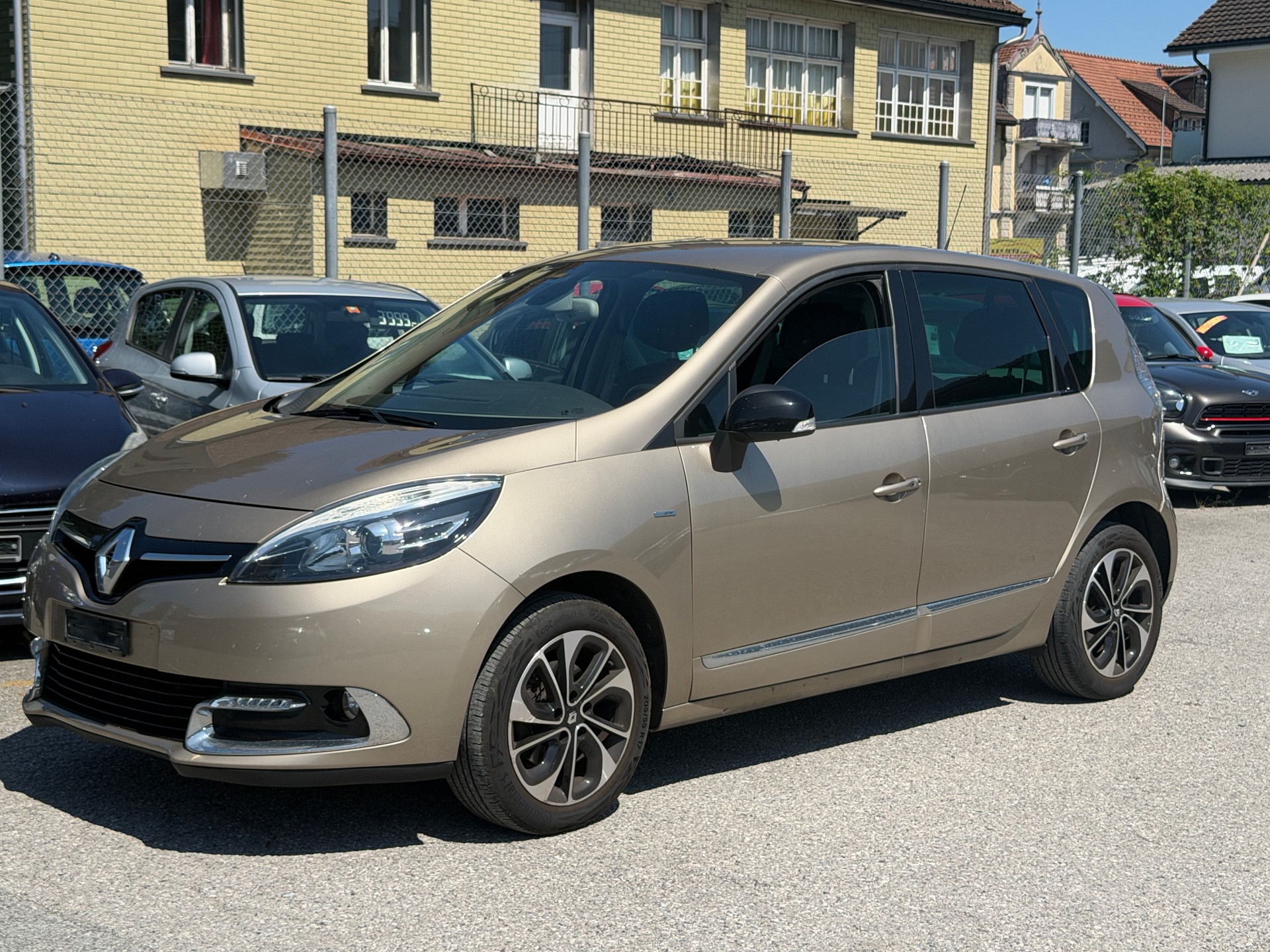 RENAULT Scénic 1.2 16V Turbo Bose Edition-image-2