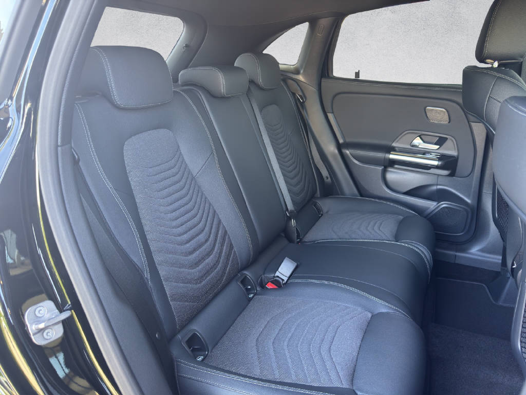 MERCEDES-BENZ GLA 200 Night Star Progressive-image-12