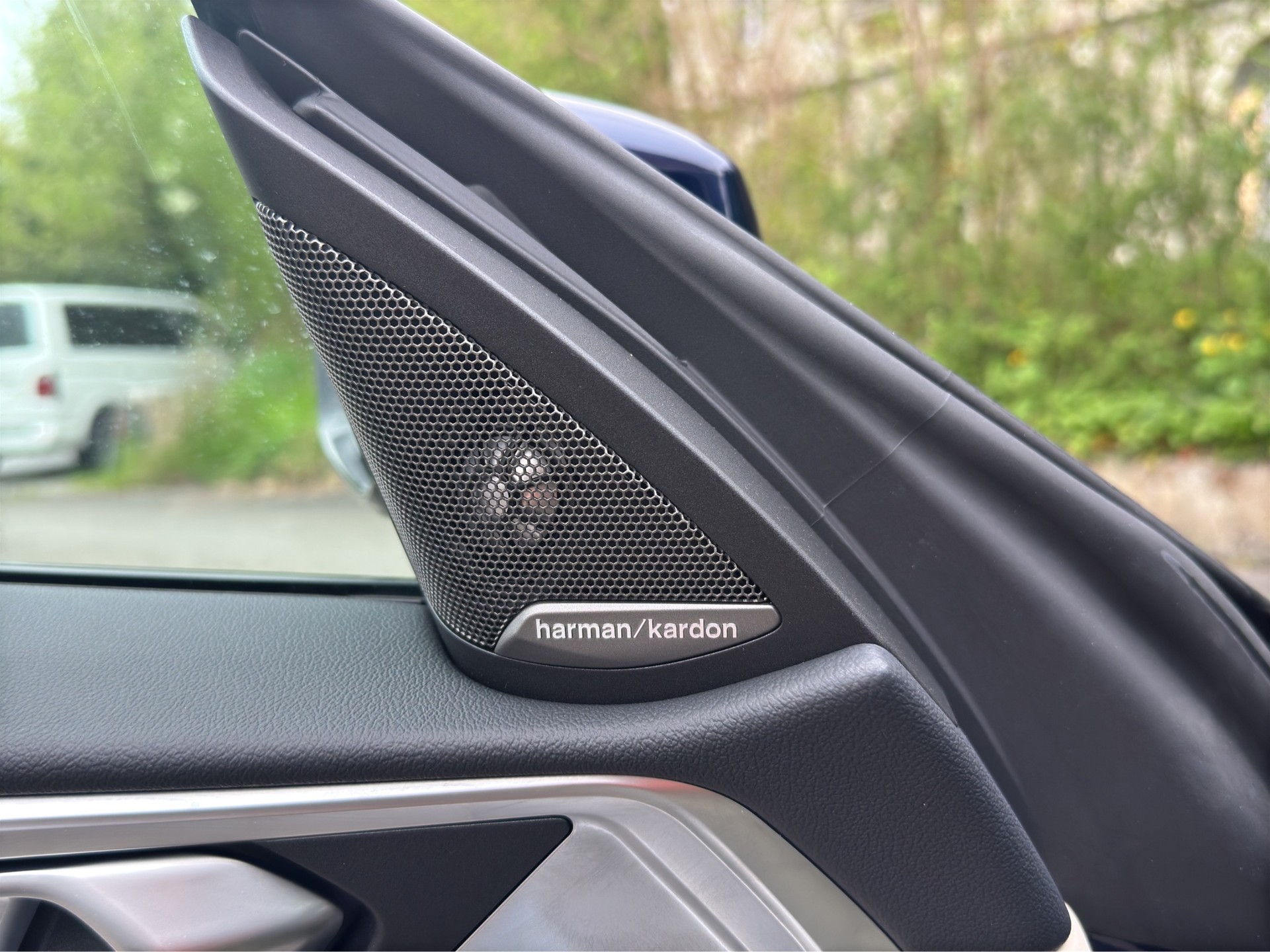 BMW M440d xDrive 48V Coupé (CH) INDIVIDUAL-image-19