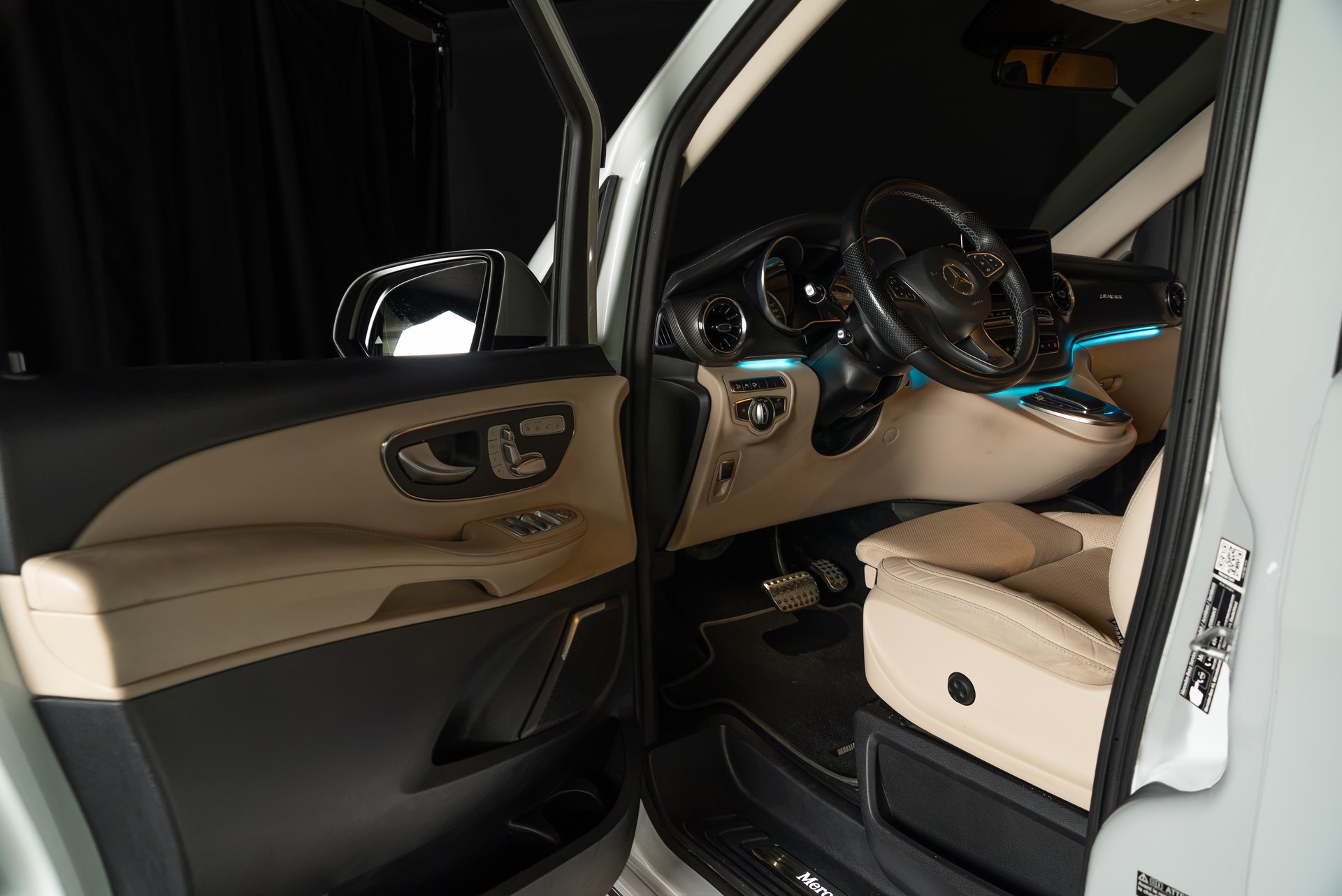 MERCEDES-BENZ V 300 d lang Avantgarde 4Matic 9G-Tronic-image-9