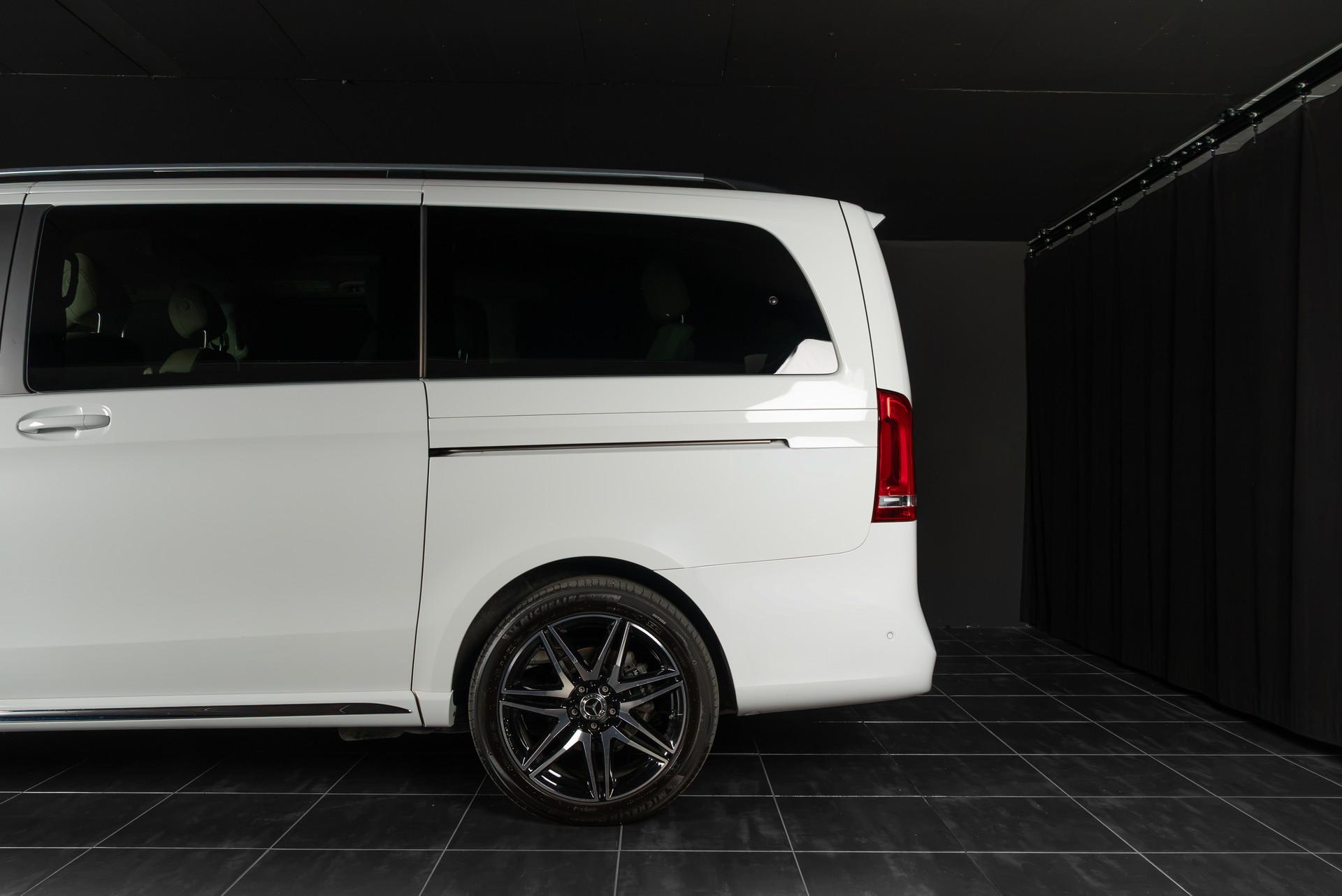 MERCEDES-BENZ V 300 d lang Avantgarde 4Matic 9G-Tronic-image-5