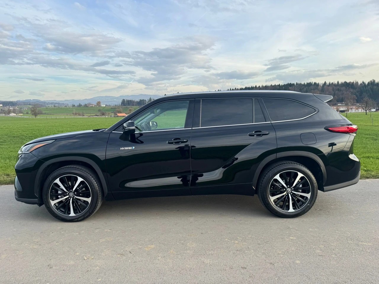 TOYOTA Highlander 2.5 HSD Premium e-CVT mit Anhängerkupplung-image-3