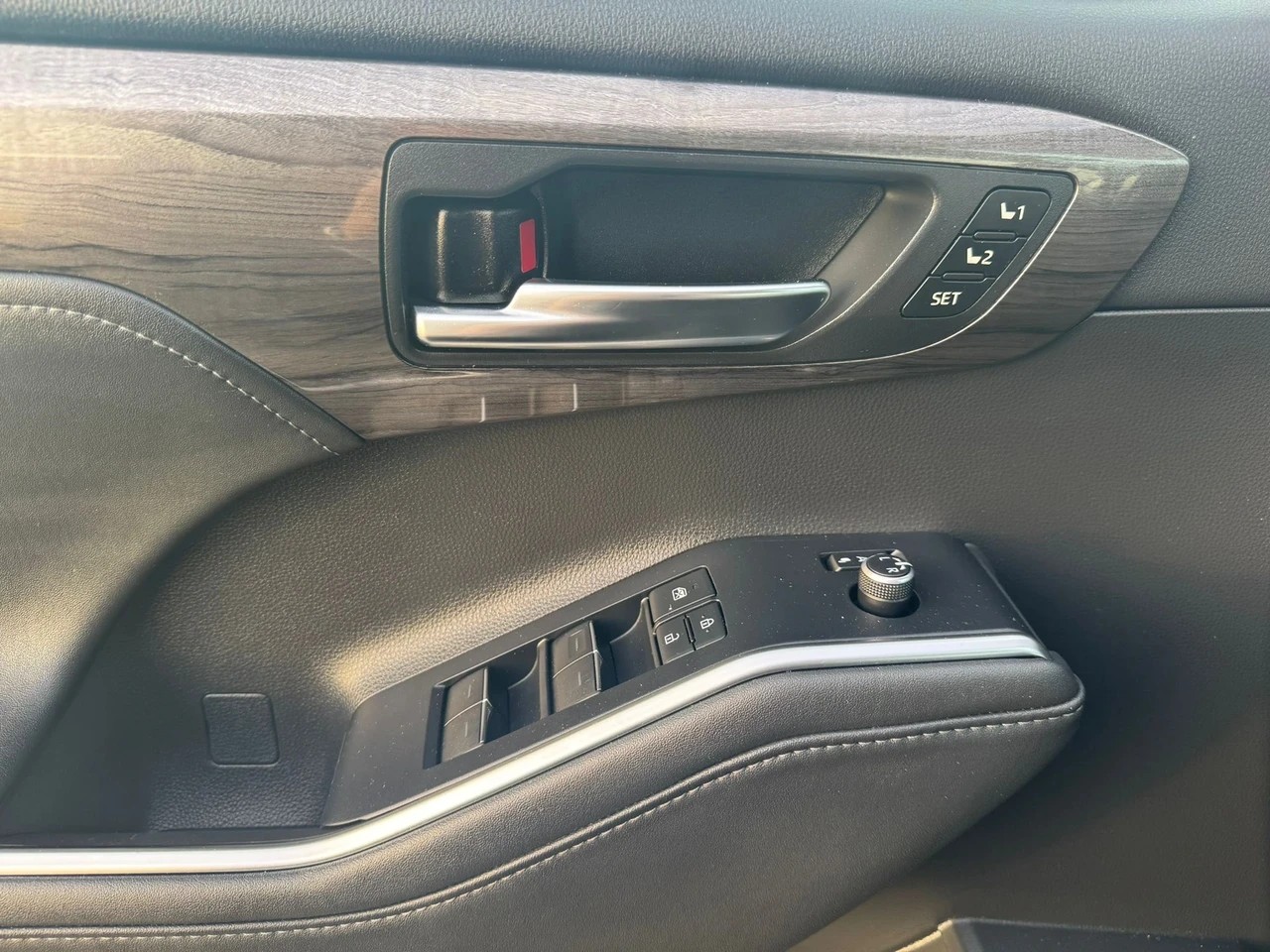 TOYOTA Highlander 2.5 HSD Premium e-CVT mit Anhängerkupplung-image-15