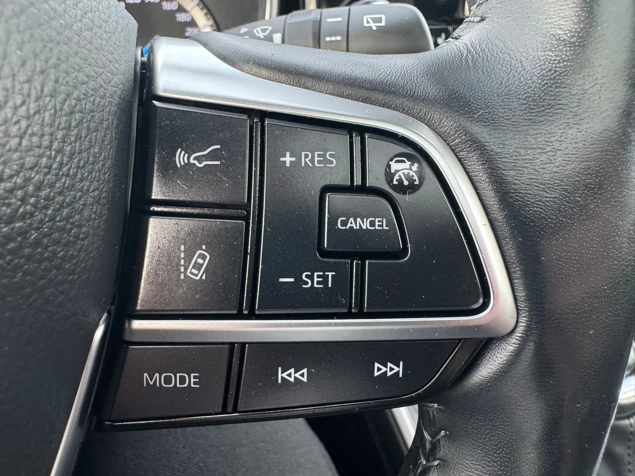 TOYOTA Highlander 2.5 HSD Premium e-CVT mit Anhängerkupplung-image-13