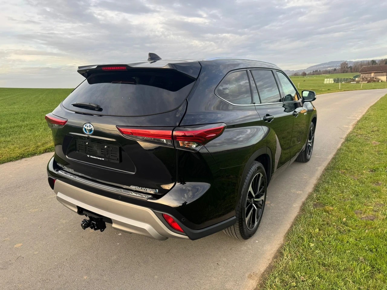 TOYOTA Highlander 2.5 HSD Premium e-CVT mit Anhängerkupplung-image-2