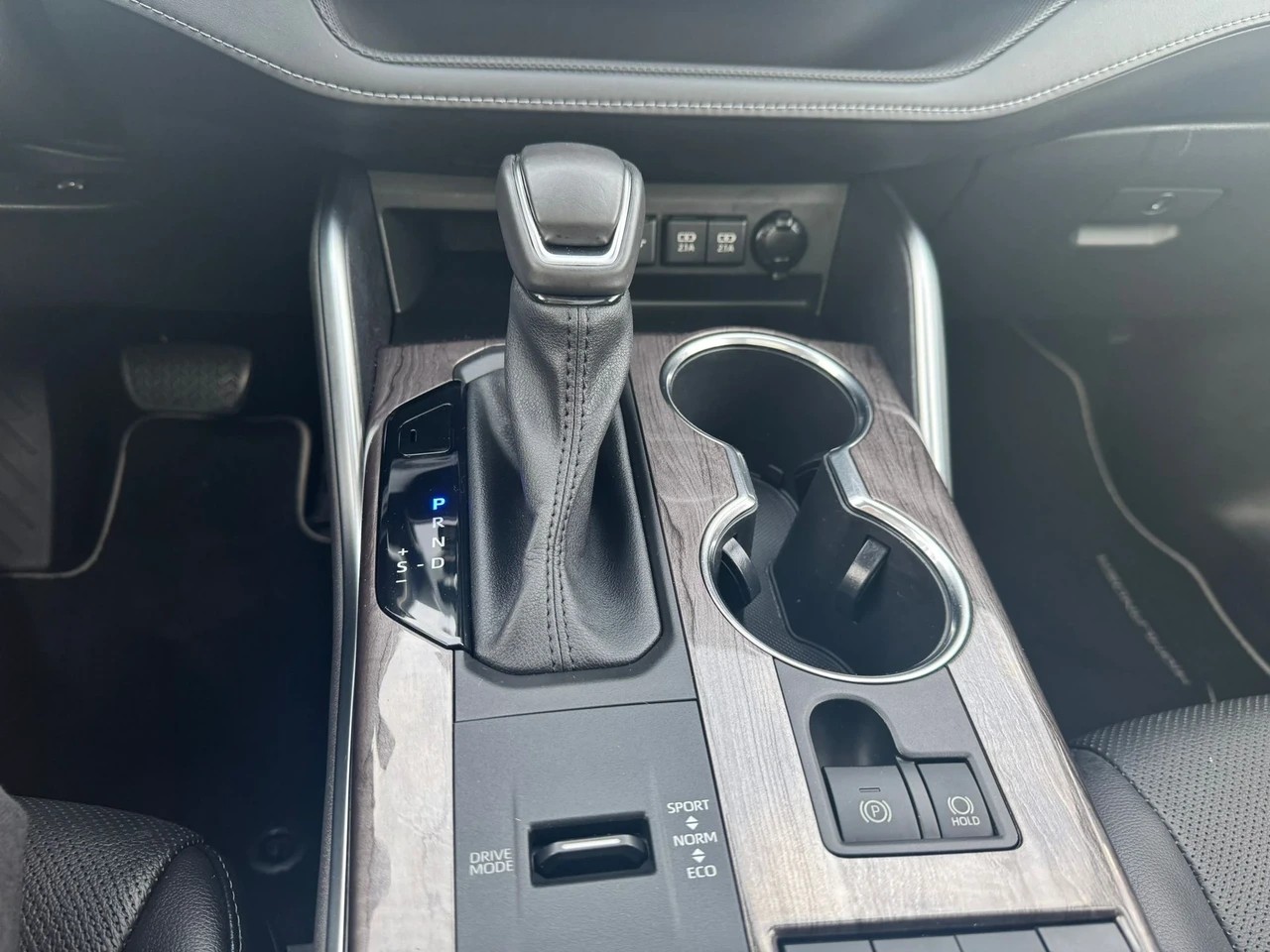 TOYOTA Highlander 2.5 HSD Premium e-CVT mit Anhängerkupplung-image-14