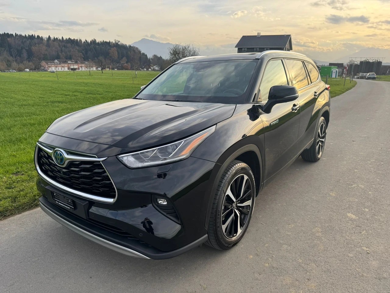 TOYOTA Highlander 2.5 HSD Premium e-CVT mit Anhängerkupplung-image-0