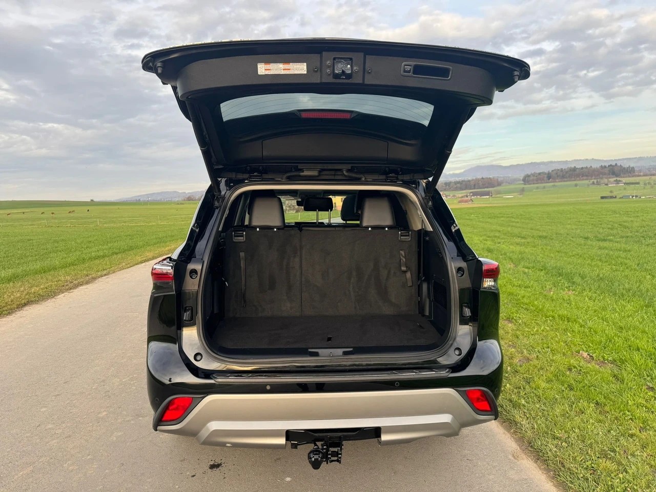 TOYOTA Highlander 2.5 HSD Premium e-CVT mit Anhängerkupplung-image-4
