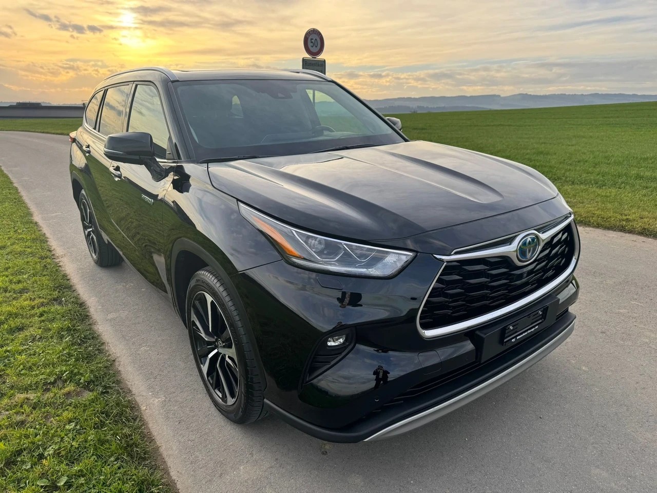 TOYOTA Highlander 2.5 HSD Premium e-CVT mit Anhängerkupplung-image-1
