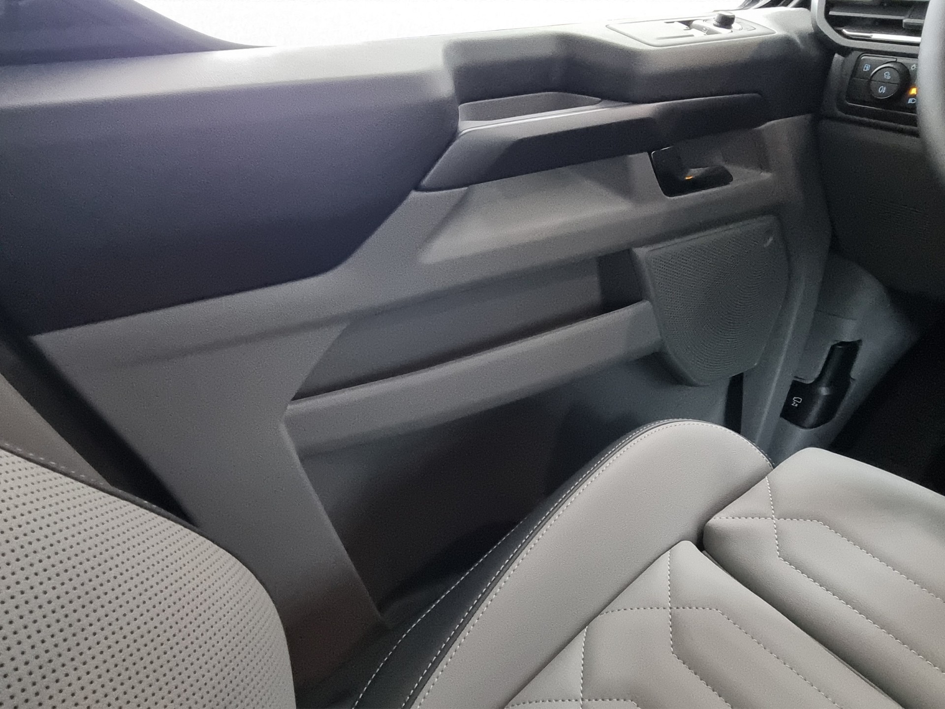 FORD Tourneo Custom Titanium X L2H1 8-Plätzer-image-11
