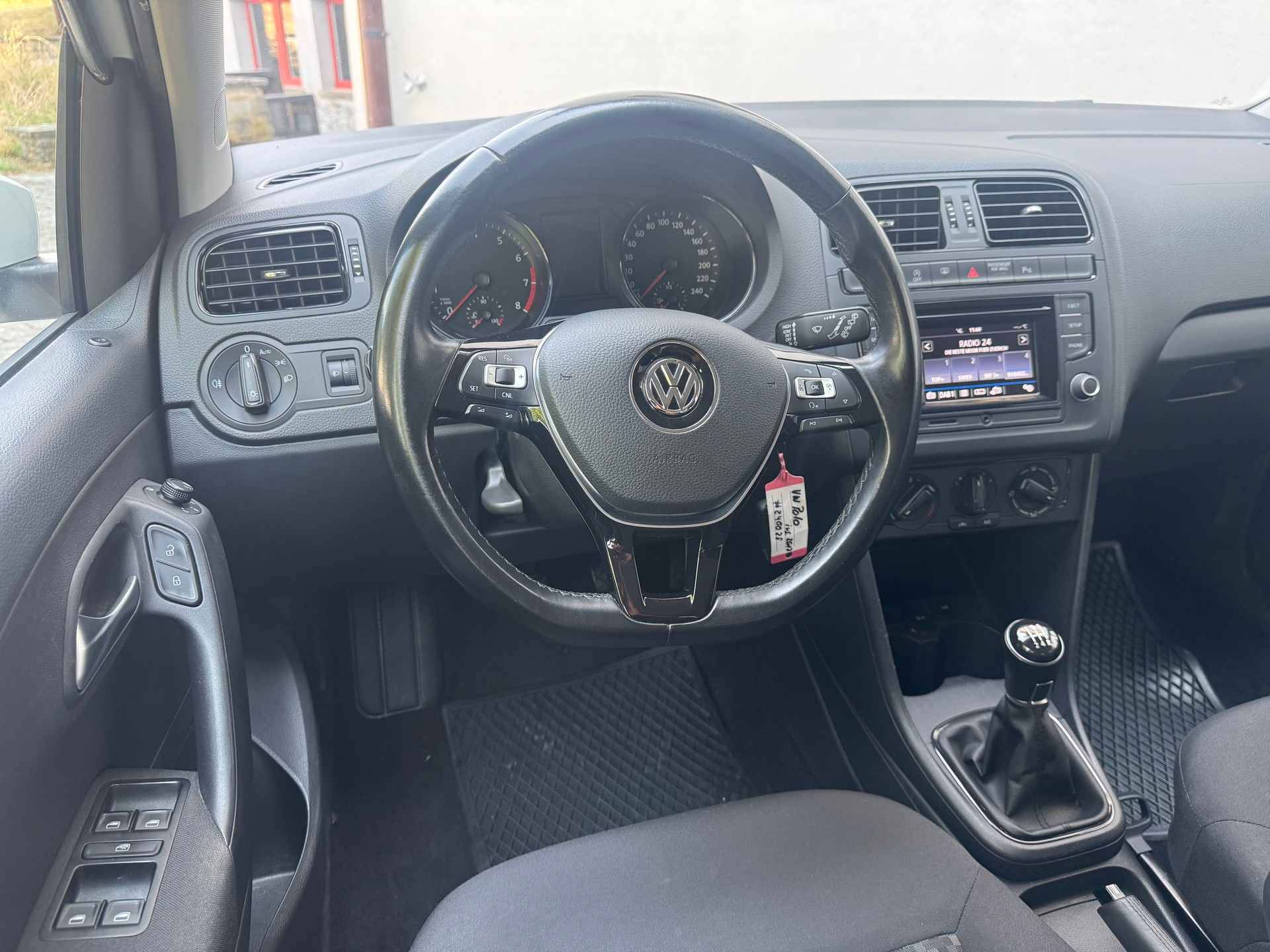 VW Polo 1.0 BMT Trendline-image-12
