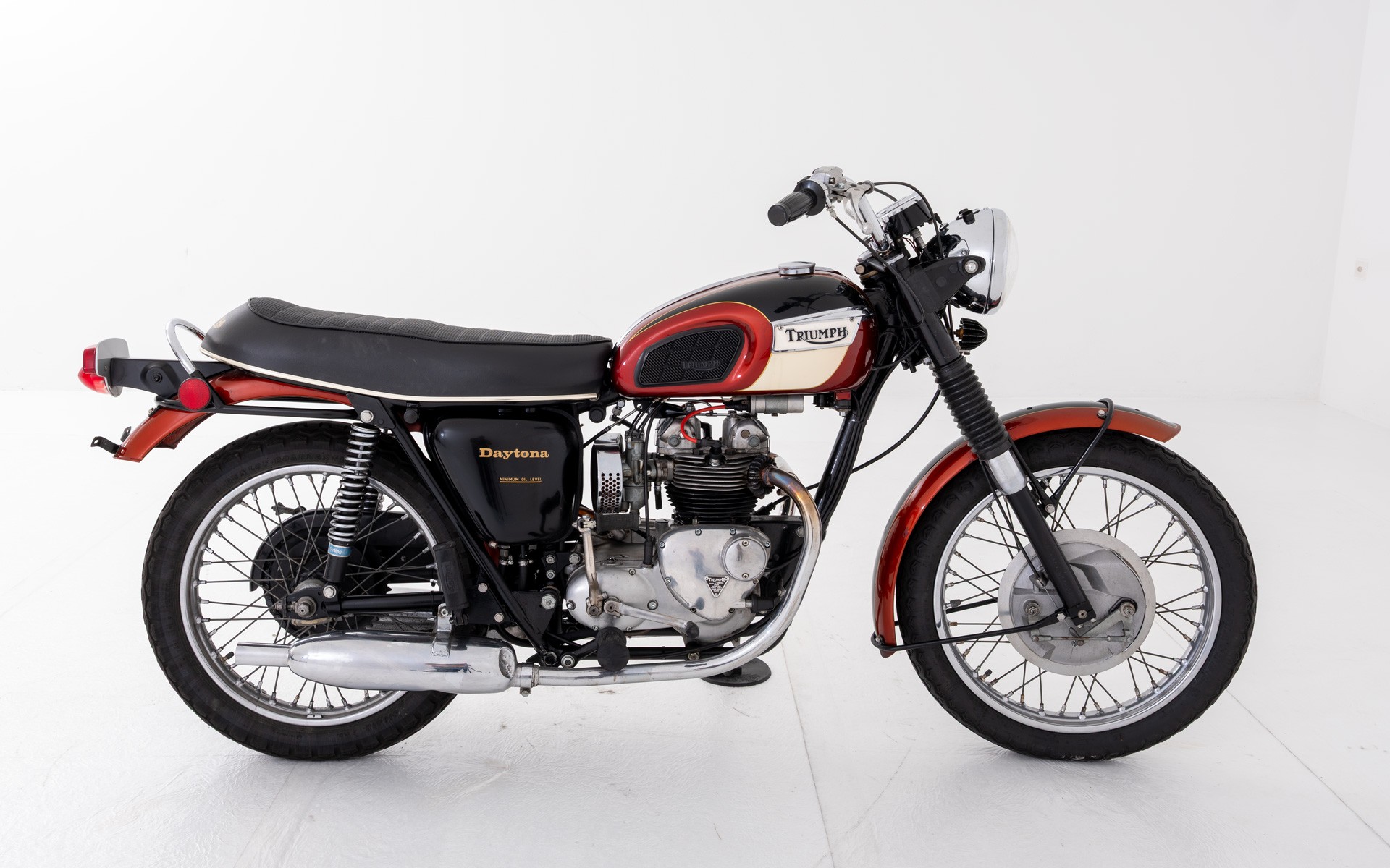 TRIUMPH T 100P-showroom-element-1