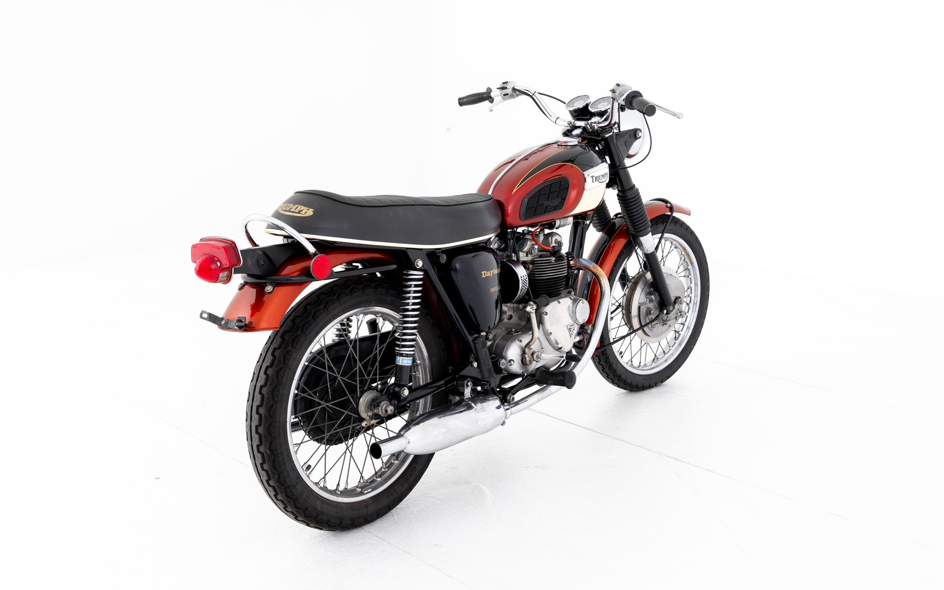 TRIUMPH T 100P-showroom-element-2