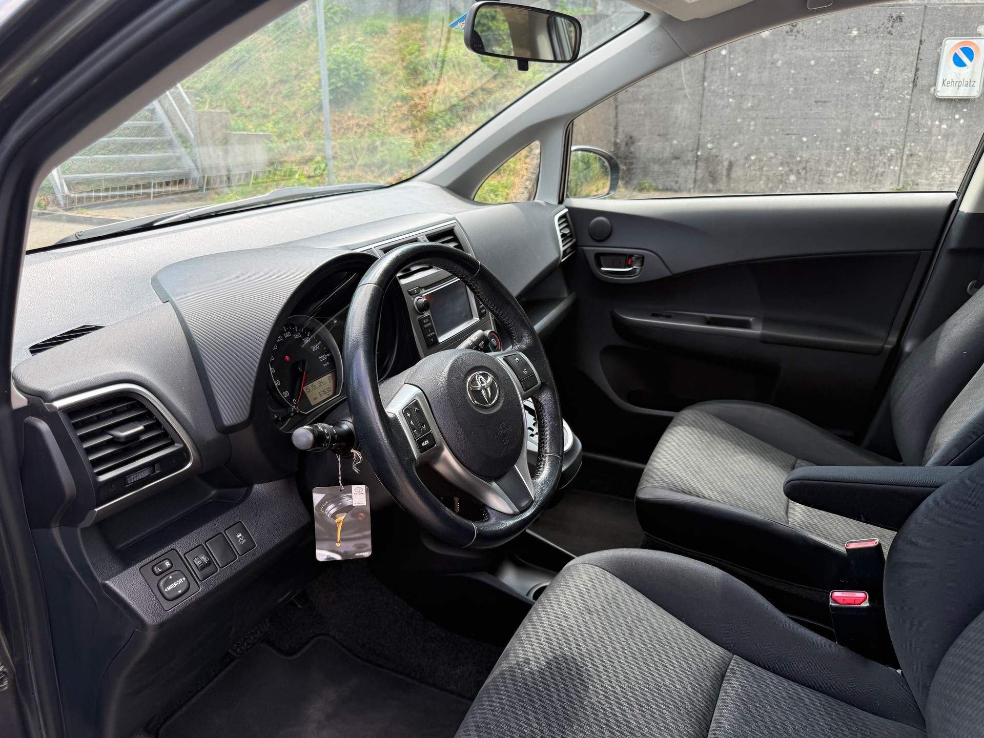 TOYOTA Verso-S 1.33 Linea Luna Multidrive S ( Frisch Ab MFK )-image-11