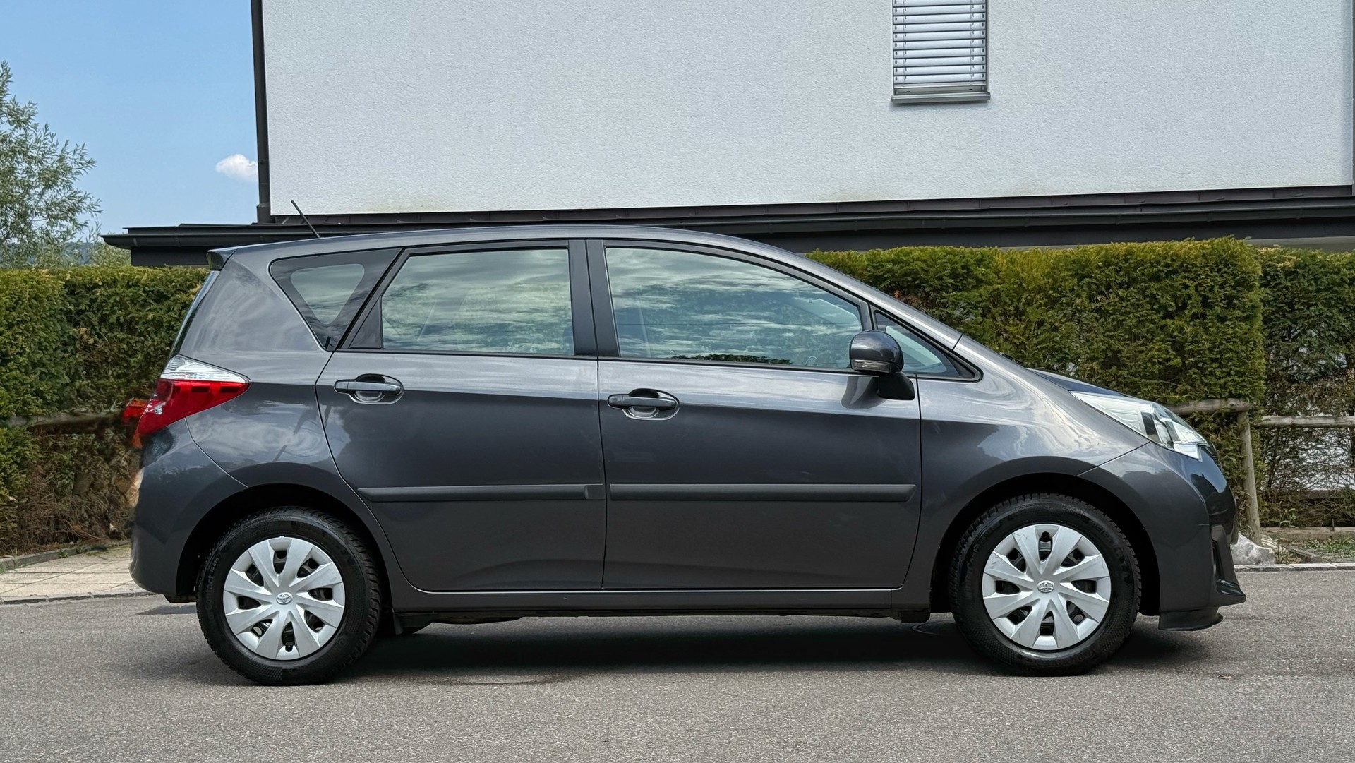 TOYOTA Verso-S 1.33 Linea Luna Multidrive S ( Frisch Ab MFK )-image-2