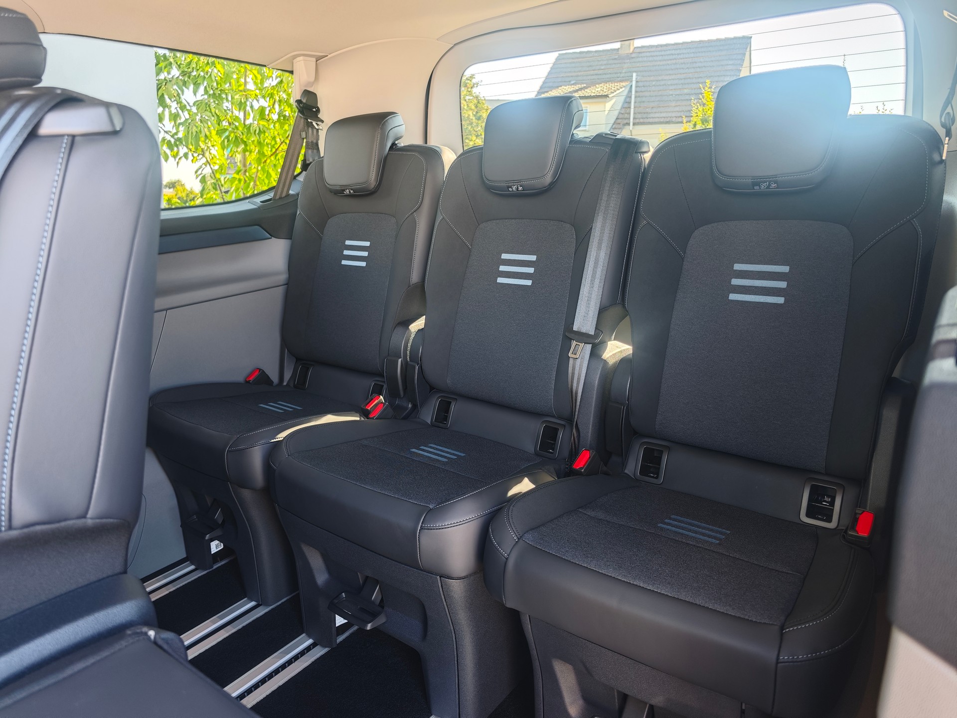 FORD Tourneo Bus 340 L1H1 PHEV Active-image-14