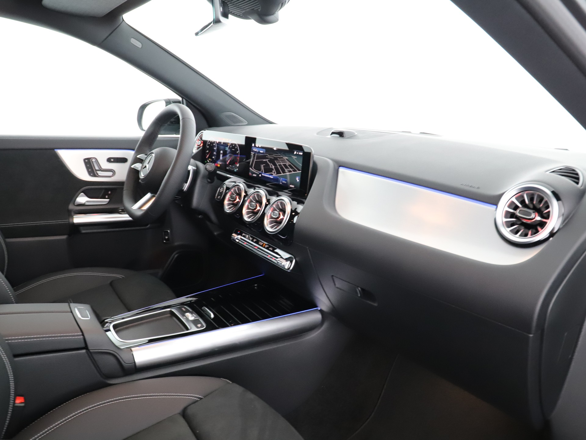 MERCEDES-BENZ GLA 200 Night Star 7G-D-image-11