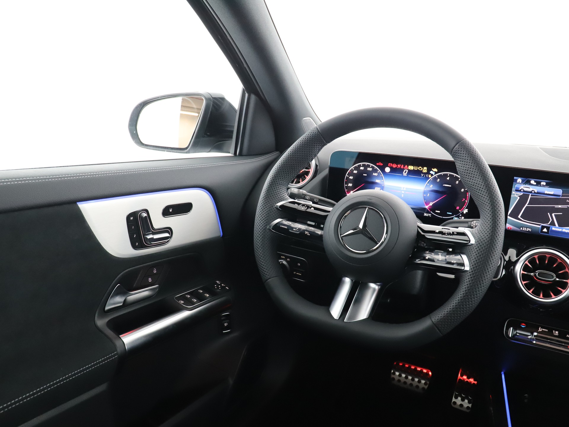MERCEDES-BENZ GLA 200 Night Star 7G-D-image-13