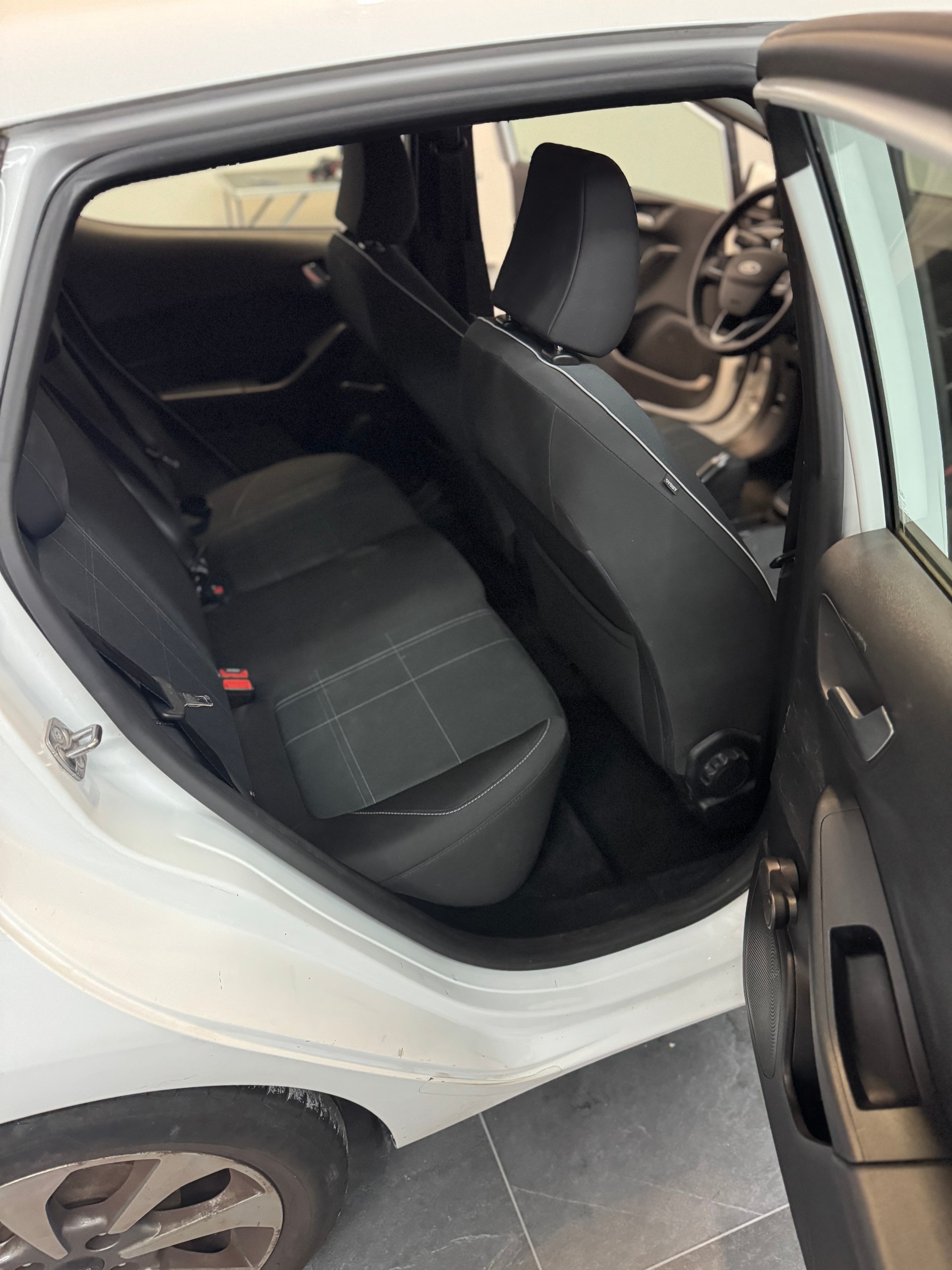 FORD Fiesta 1.0 SCTi Trend-image-9