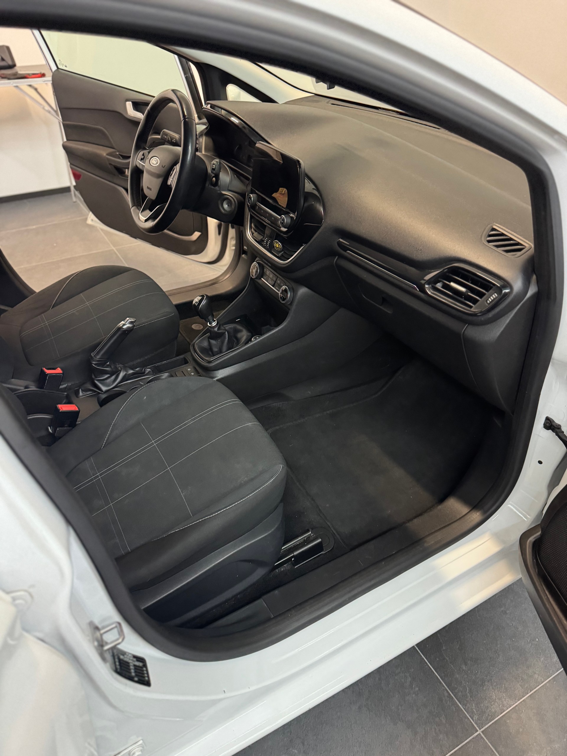 FORD Fiesta 1.0 SCTi Trend-image-6