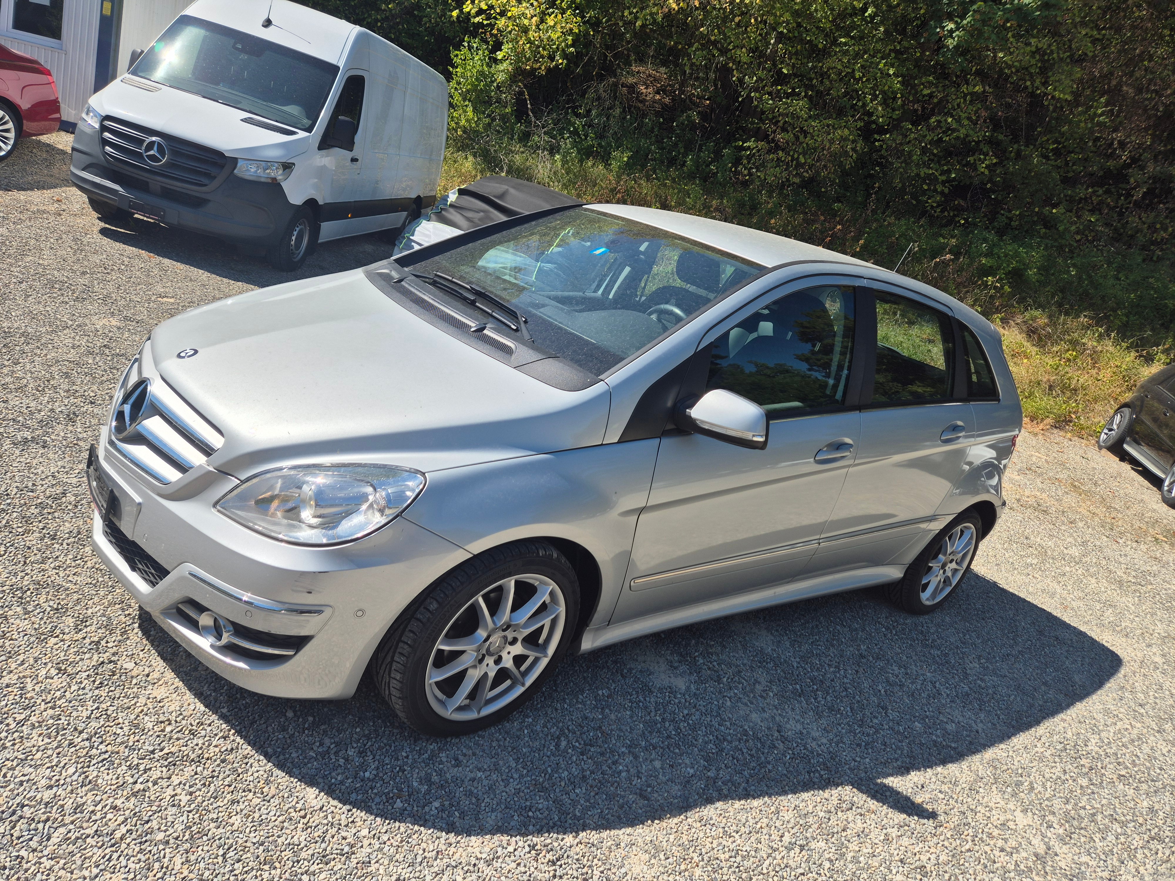 MERCEDES-BENZ B 180 — slika 9