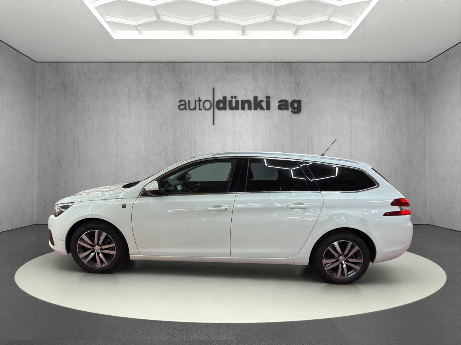 PEUGEOT 308 SW 1.5 BlueHDI Tech Edition EAT8-showroom-element-1