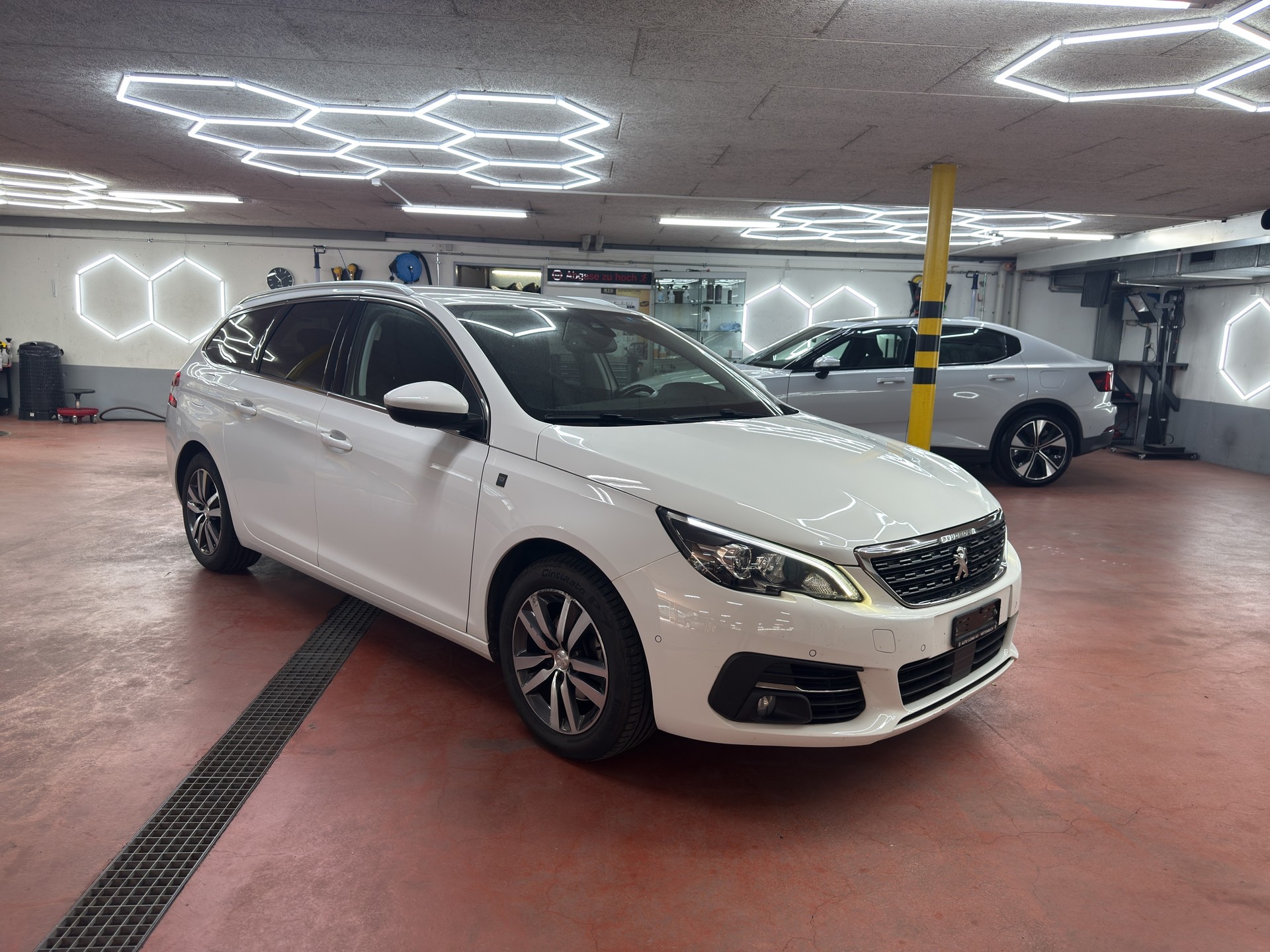 PEUGEOT 308 SW 1.5 BlueHDI Tech Edition EAT8-image-5