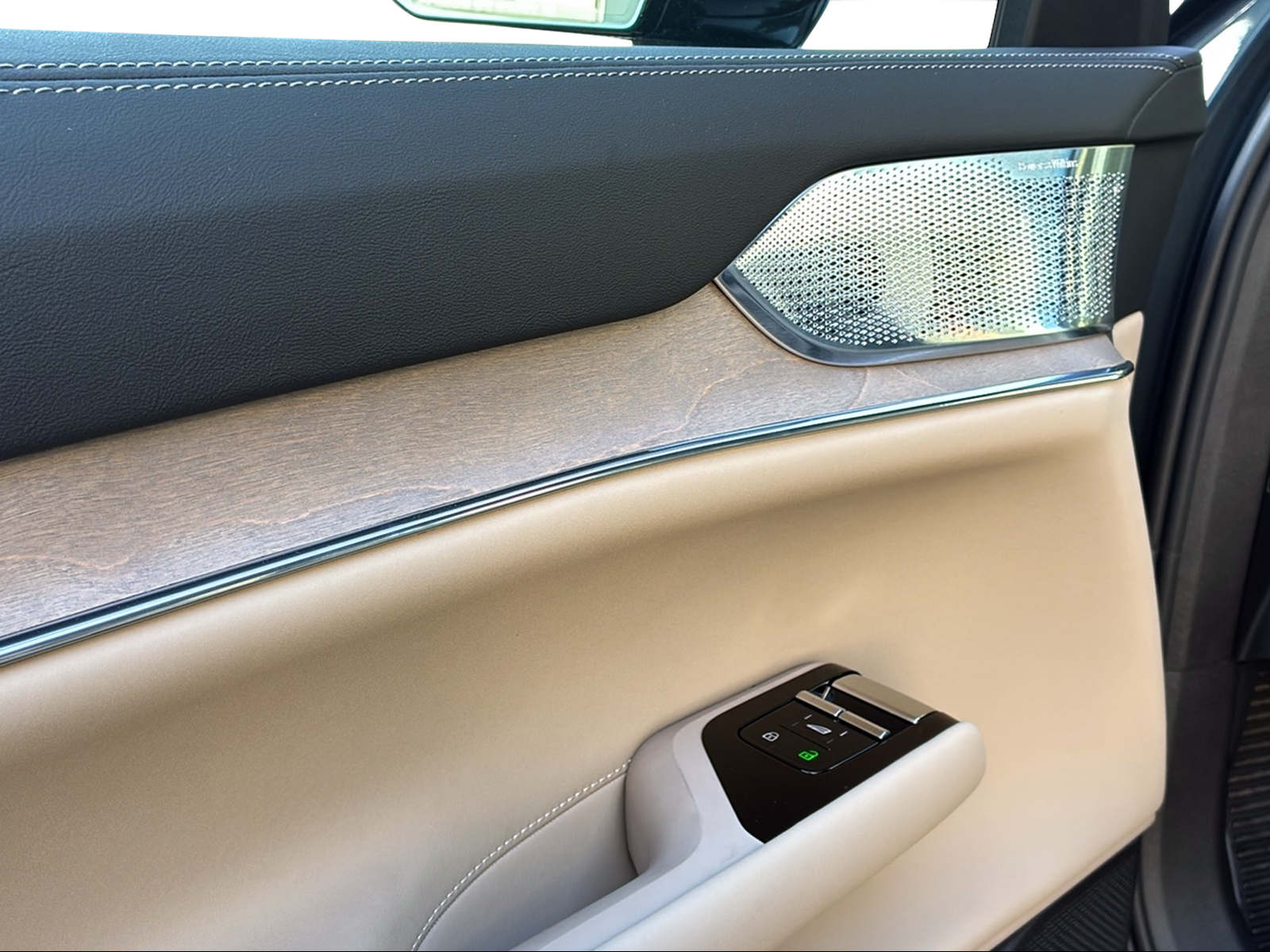 VOLVO EX90 Twin Performance Ultra AWD-image-12