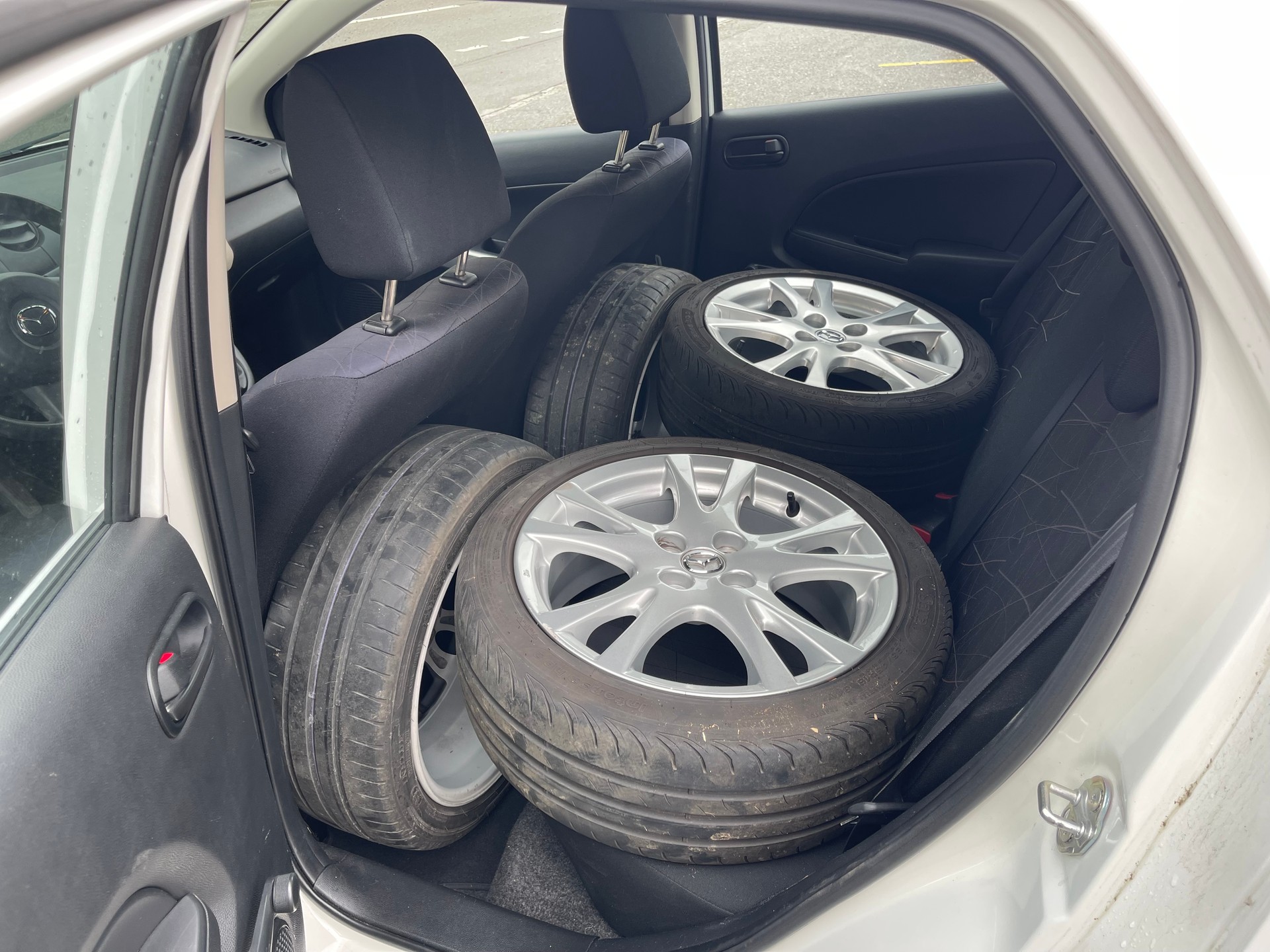 MAZDA 2 1.3i 16V Confort-image-8