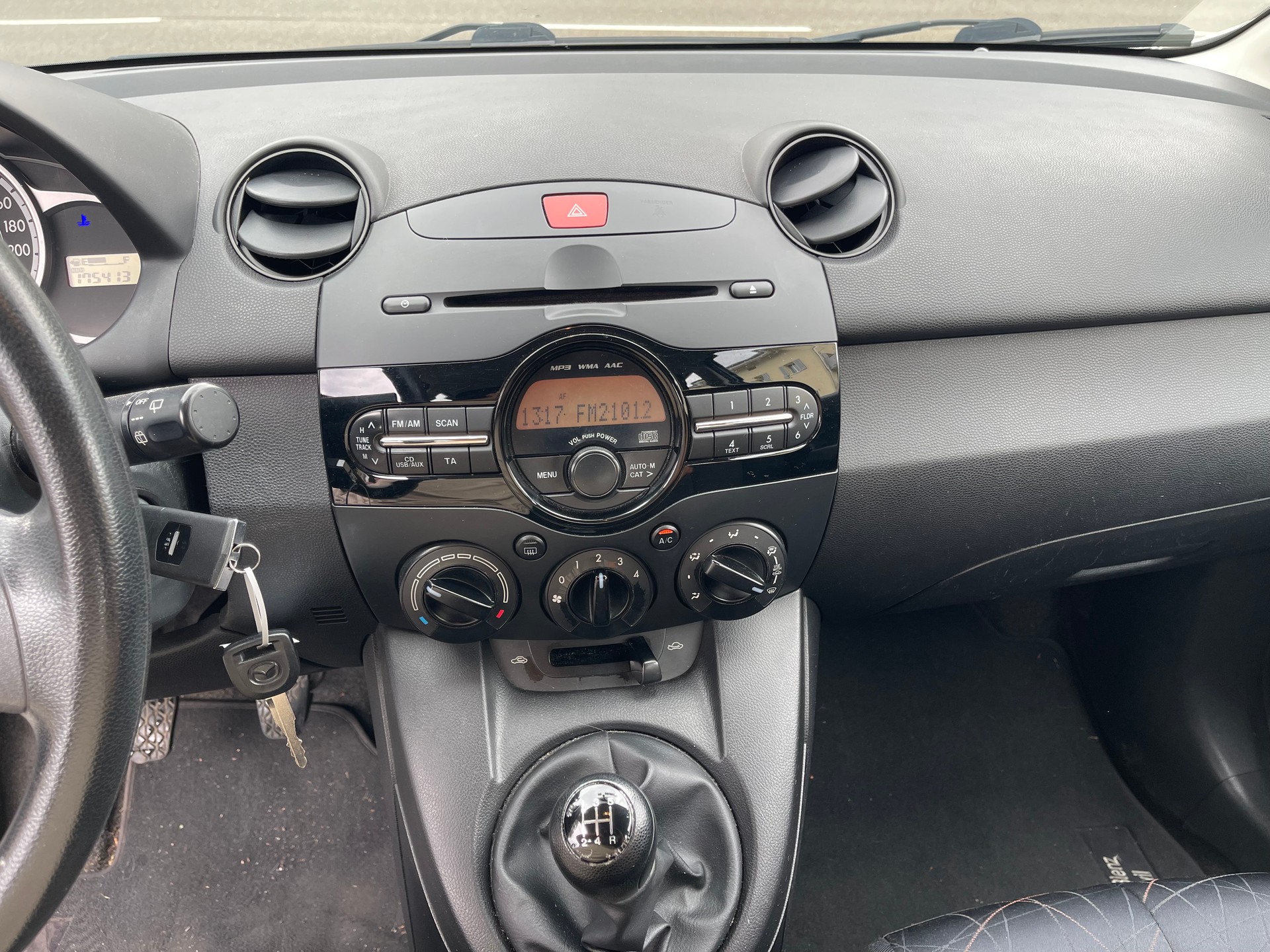 MAZDA 2 1.3i 16V Confort-image-9