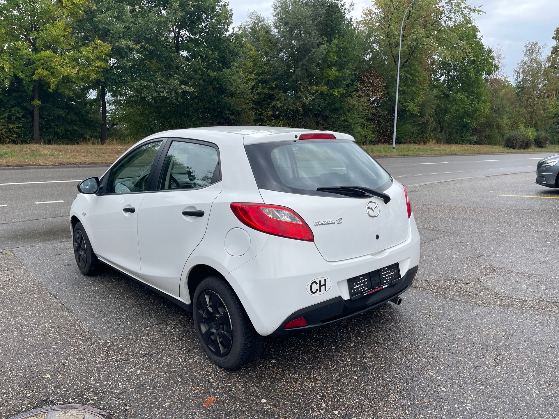 MAZDA 2 1.3i 16V Confort-image-2