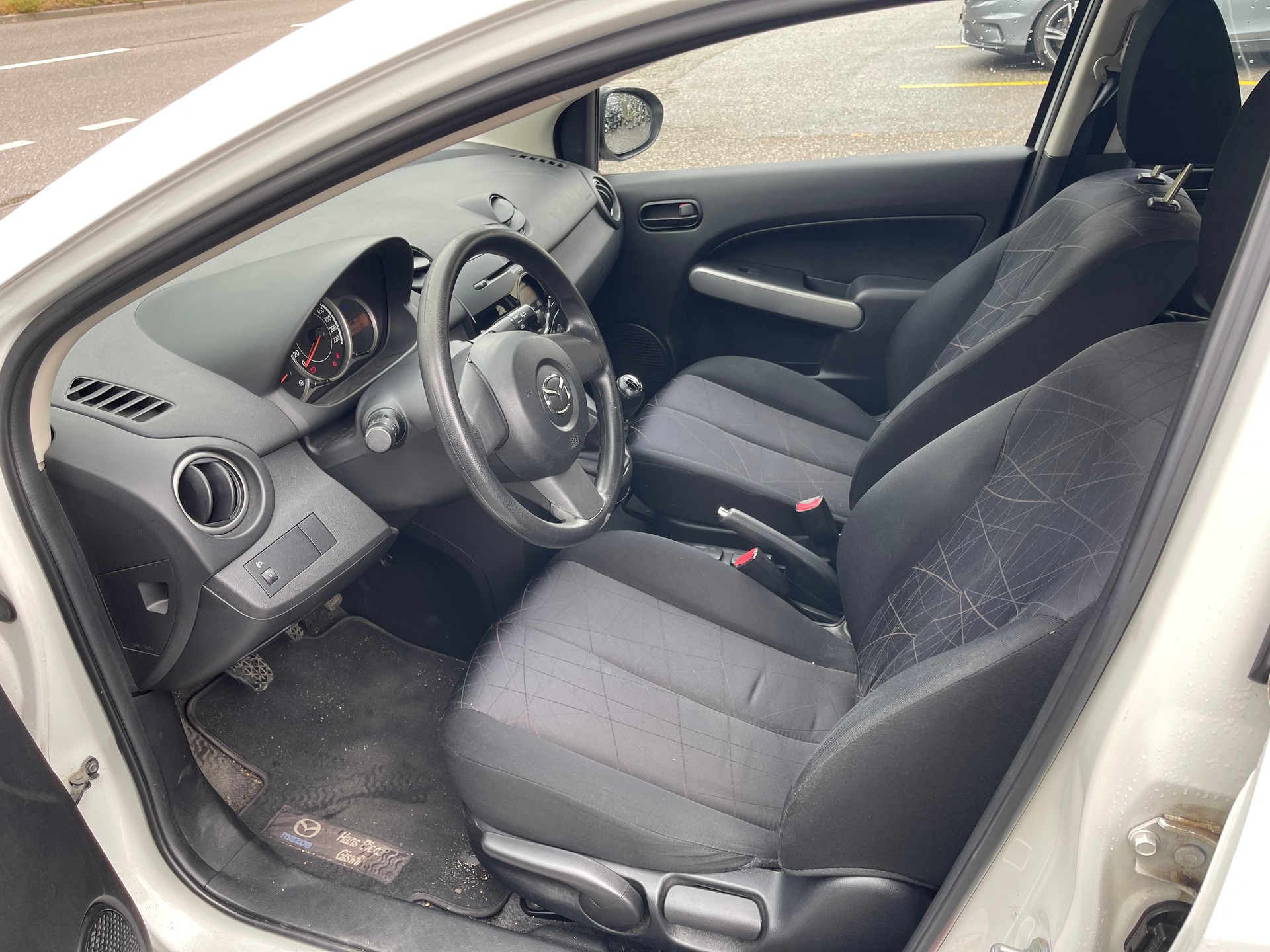 MAZDA 2 1.3i 16V Confort-image-7
