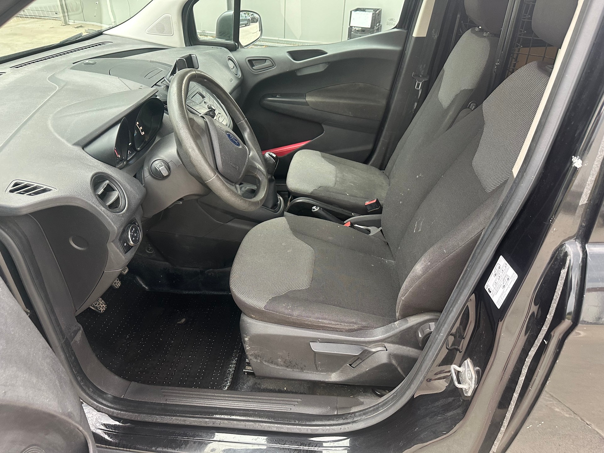 FORD Transit Courier Van 1.0 EcoBoost Ambiente-image-9