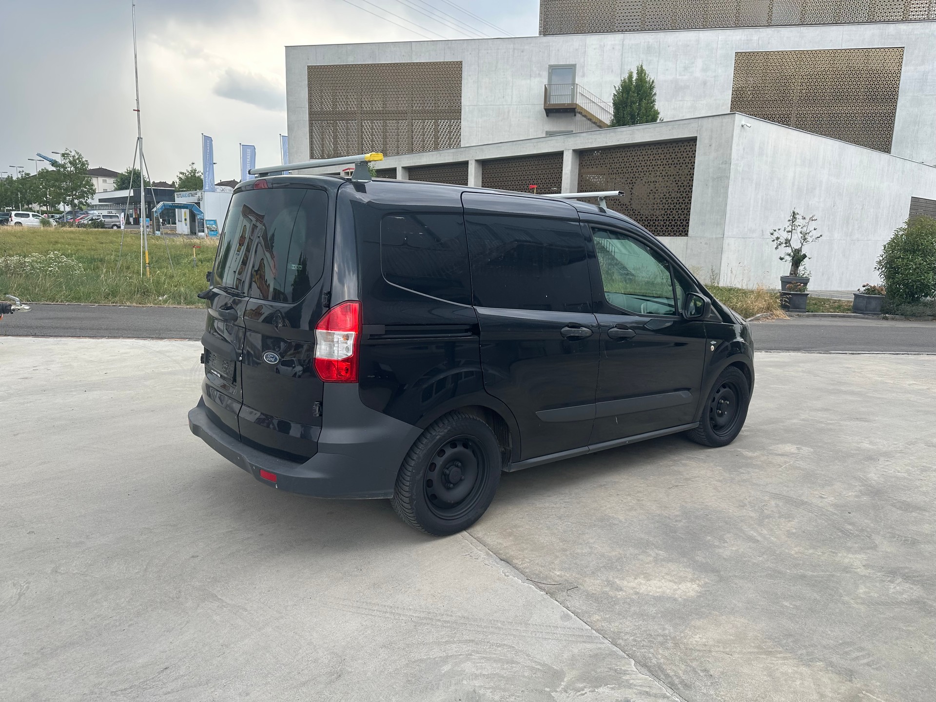 FORD Transit Courier Van 1.0 EcoBoost Ambiente-image-5