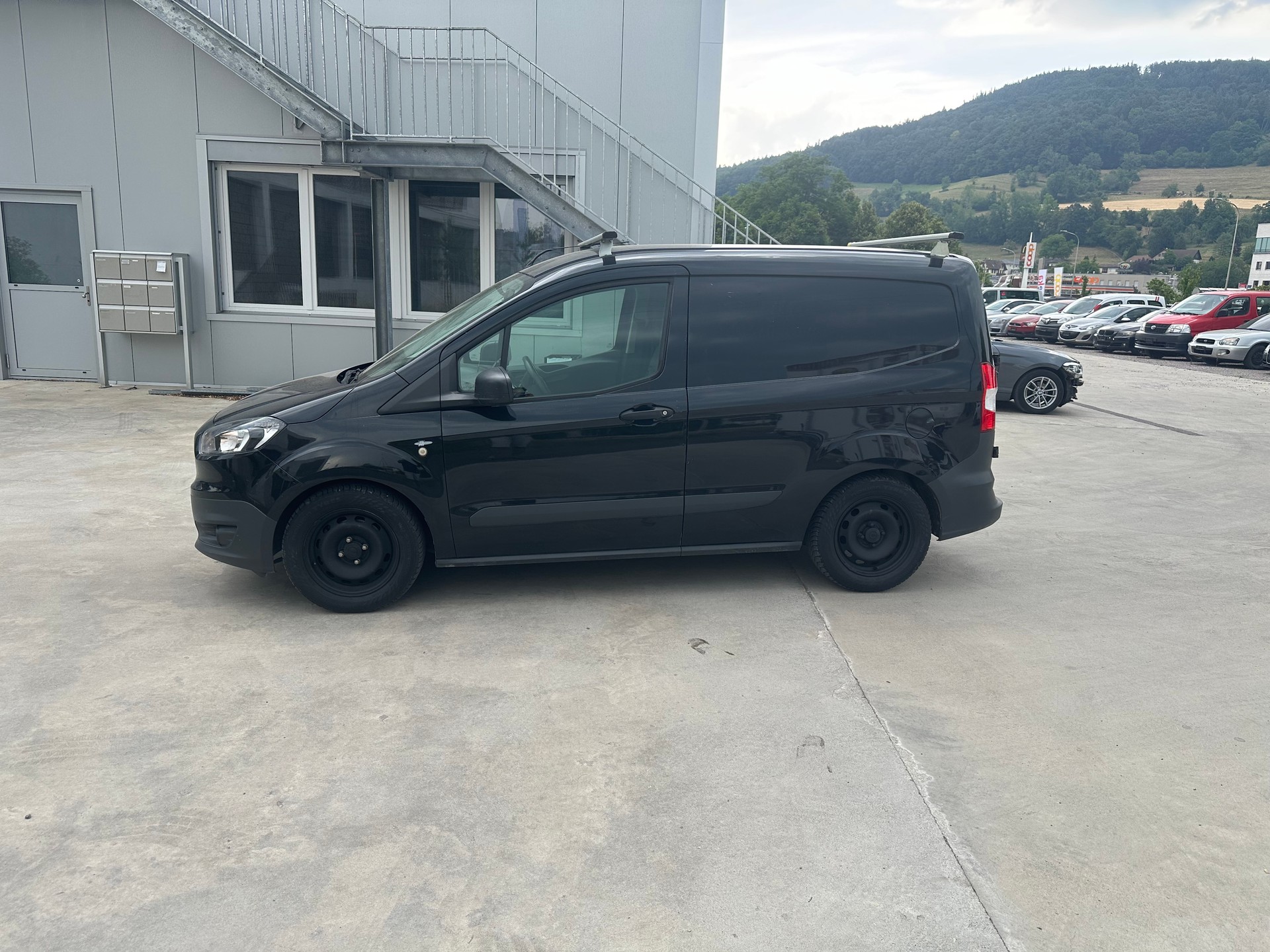 FORD Transit Courier Van 1.0 EcoBoost Ambiente-image-1