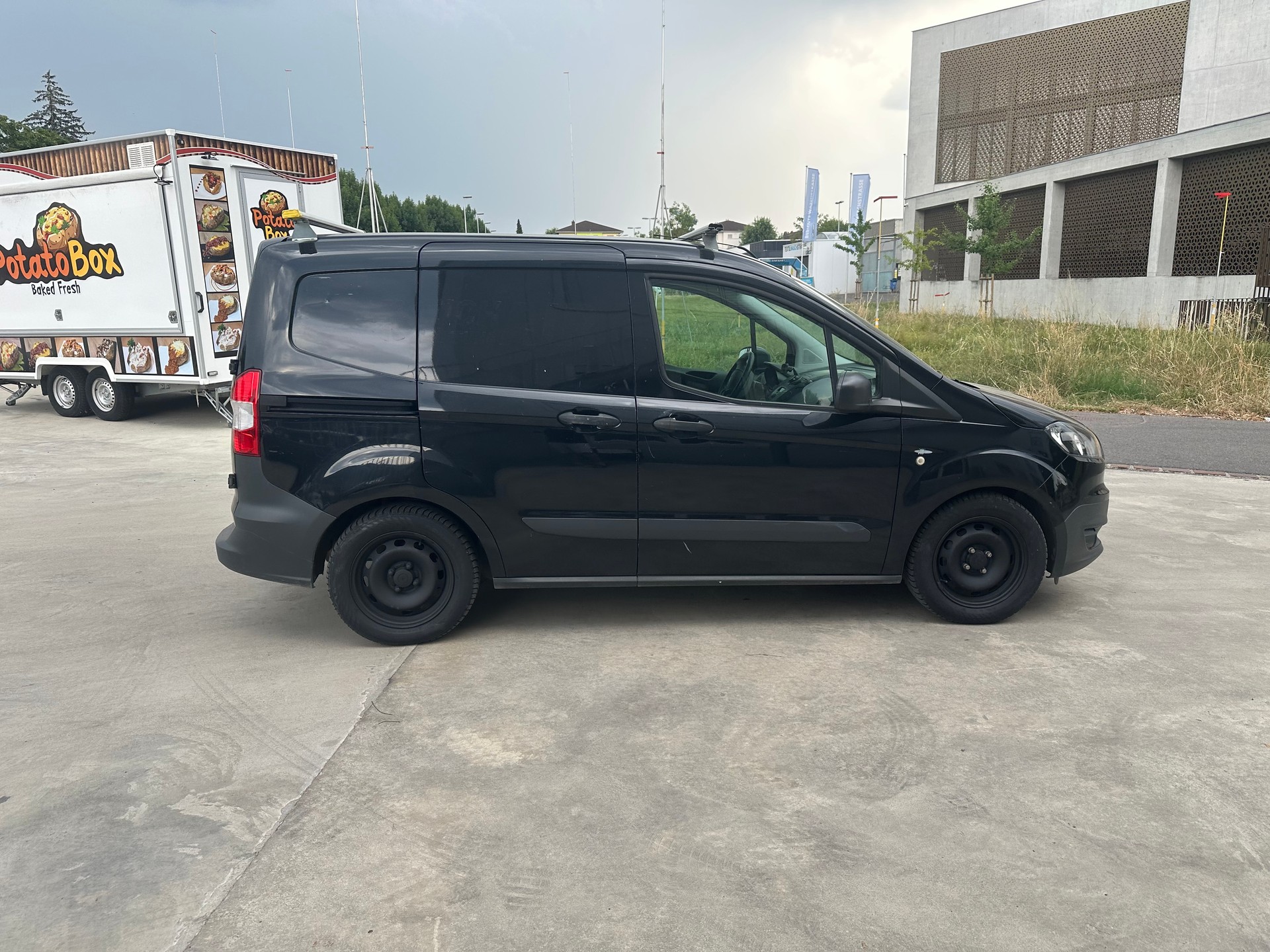FORD Transit Courier Van 1.0 EcoBoost Ambiente-image-4