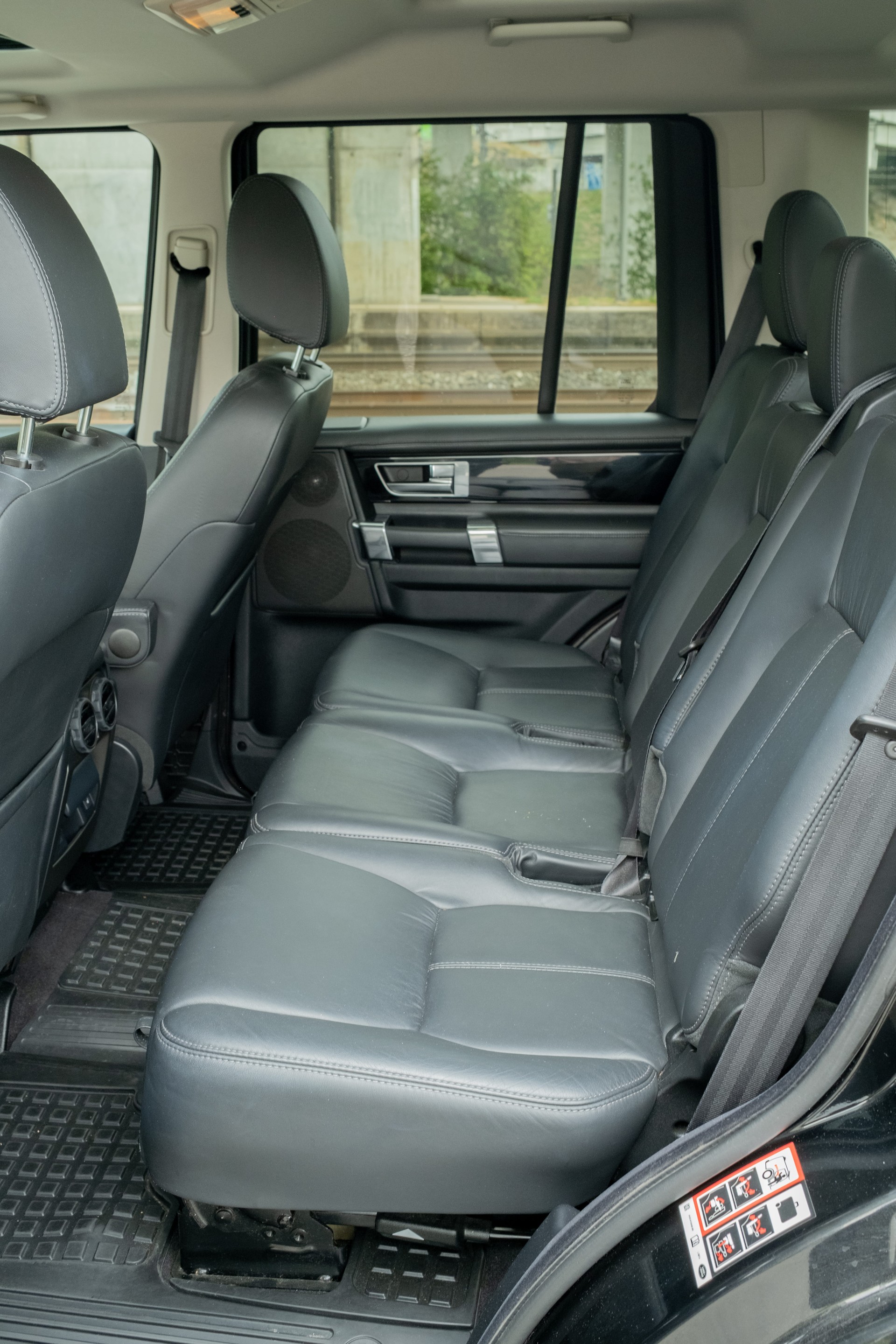 LAND ROVER Discovery 3.0 SDV6 HSE Automatic-image-9