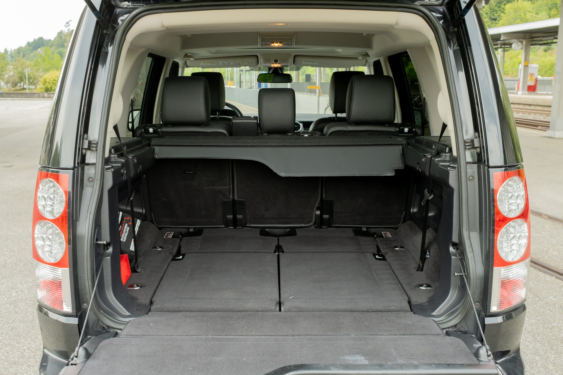 LAND ROVER Discovery 3.0 SDV6 HSE Automatic-image-6