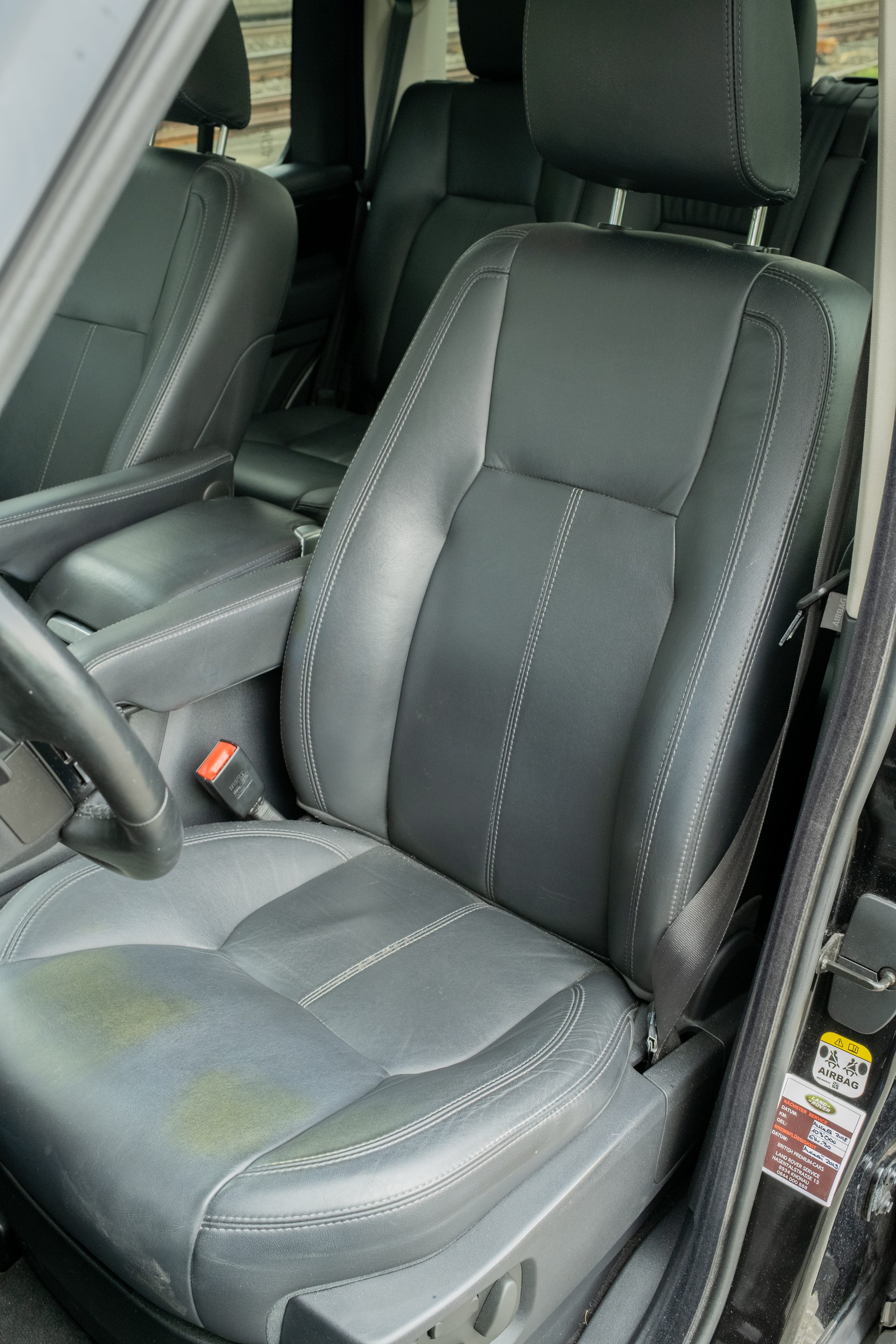 LAND ROVER Discovery 3.0 SDV6 HSE Automatic-image-8